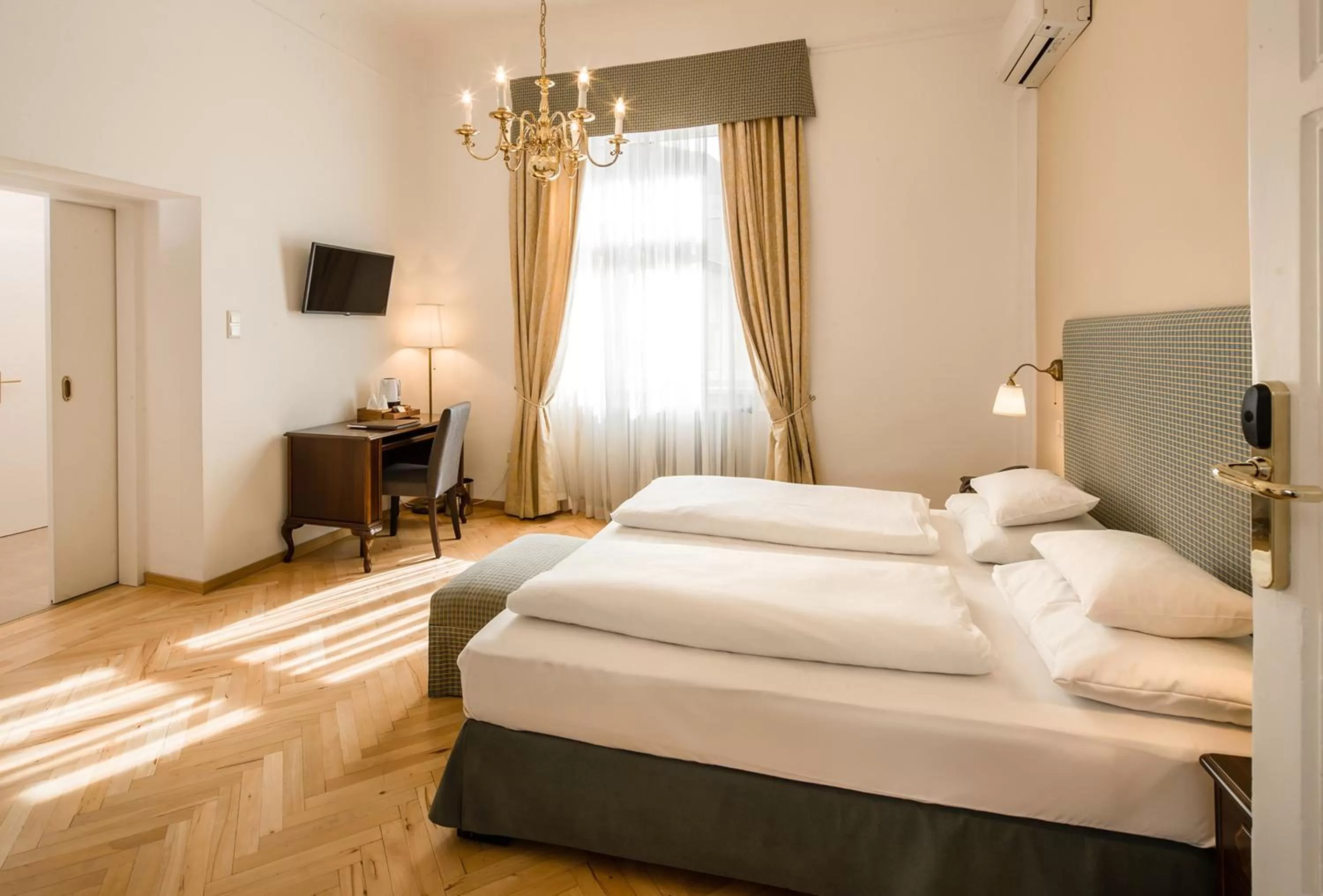 Bed in Palais-Hotel Erzherzog Johann