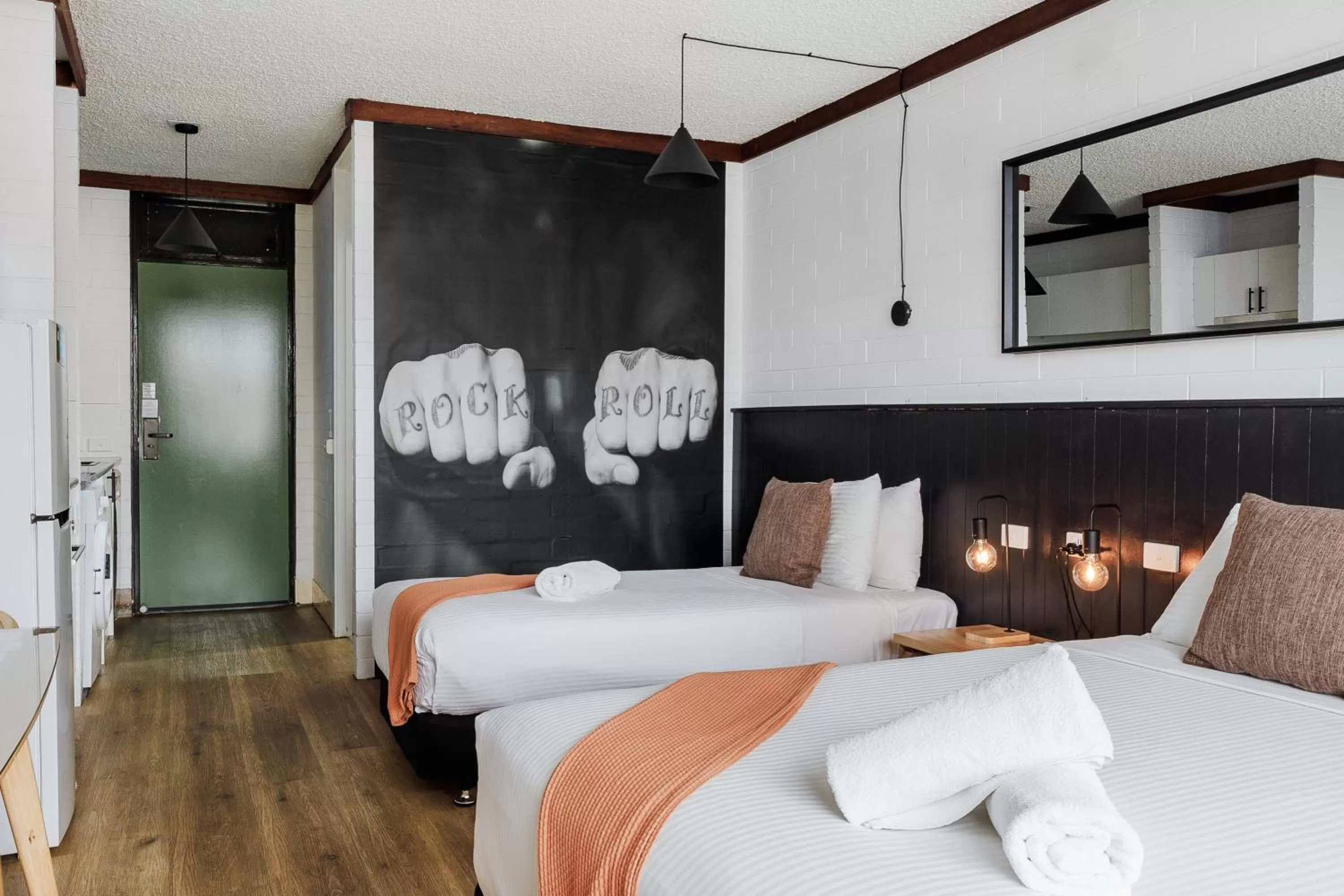 Bed in Midtown Motor Inn