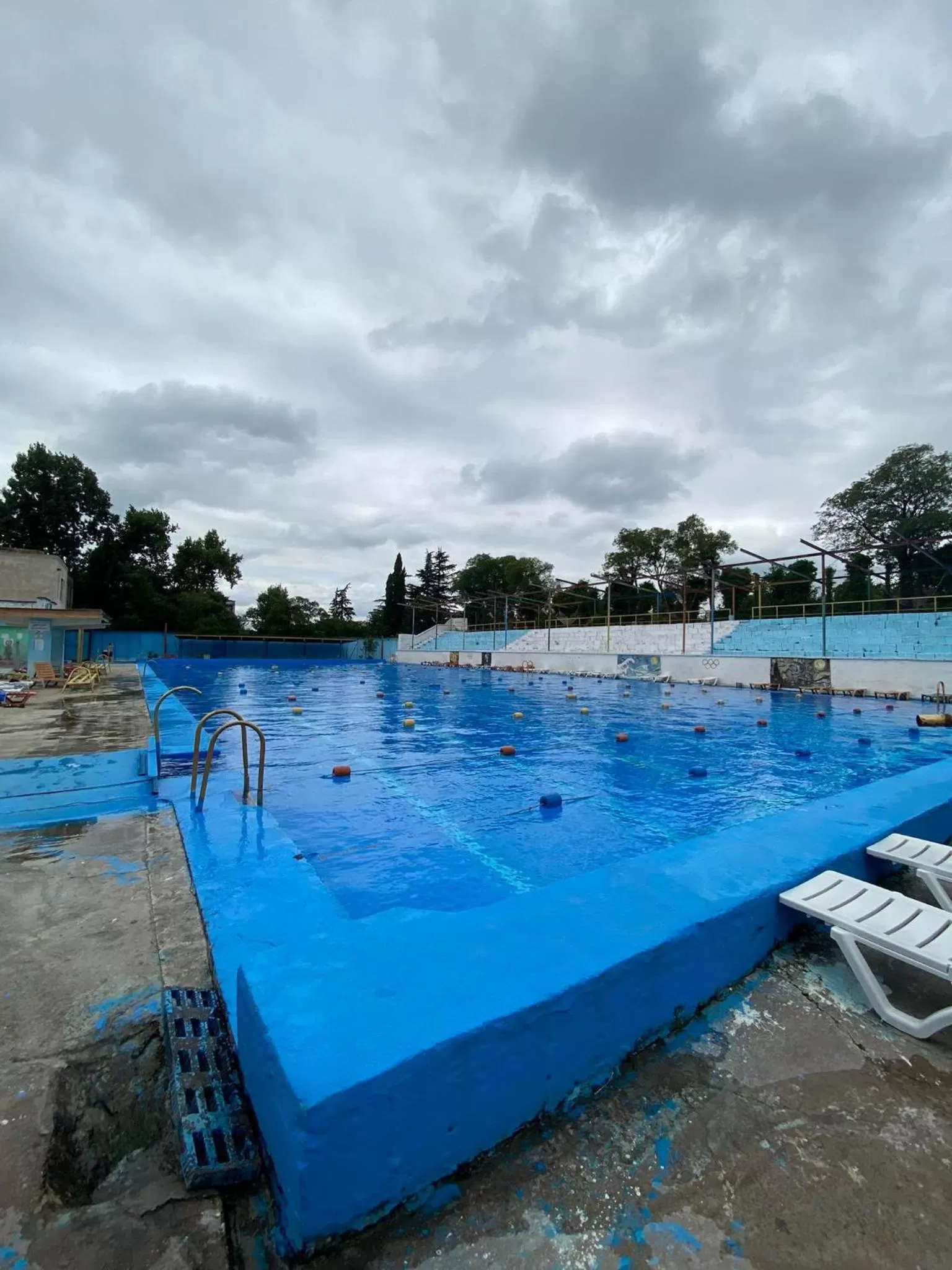 Swimming Pool in Hostel Golden Fleece