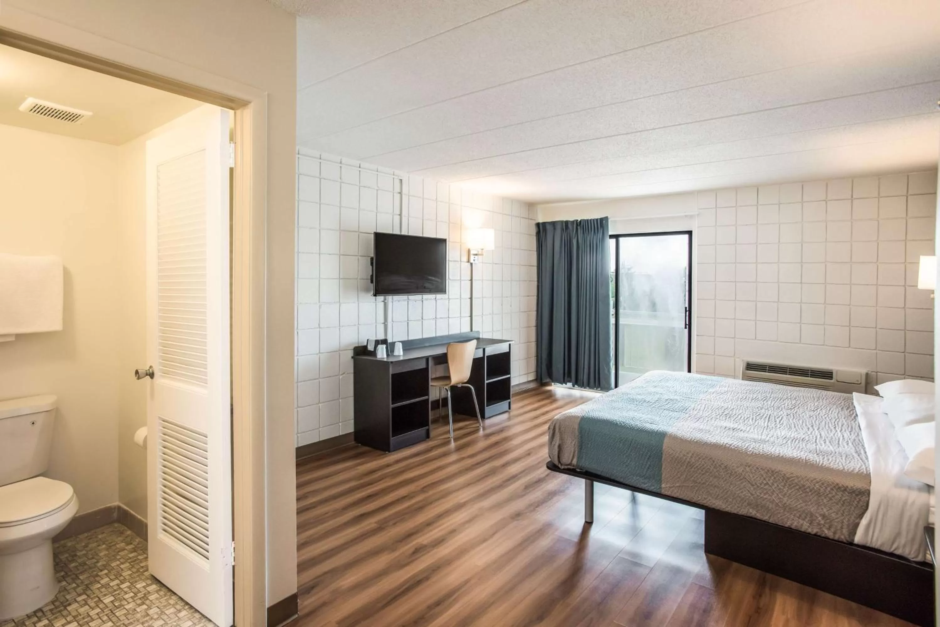 Photo of the whole room, Bed in Motel 6-Somers Point, NJ - Ocean City - Wild Wood Beach