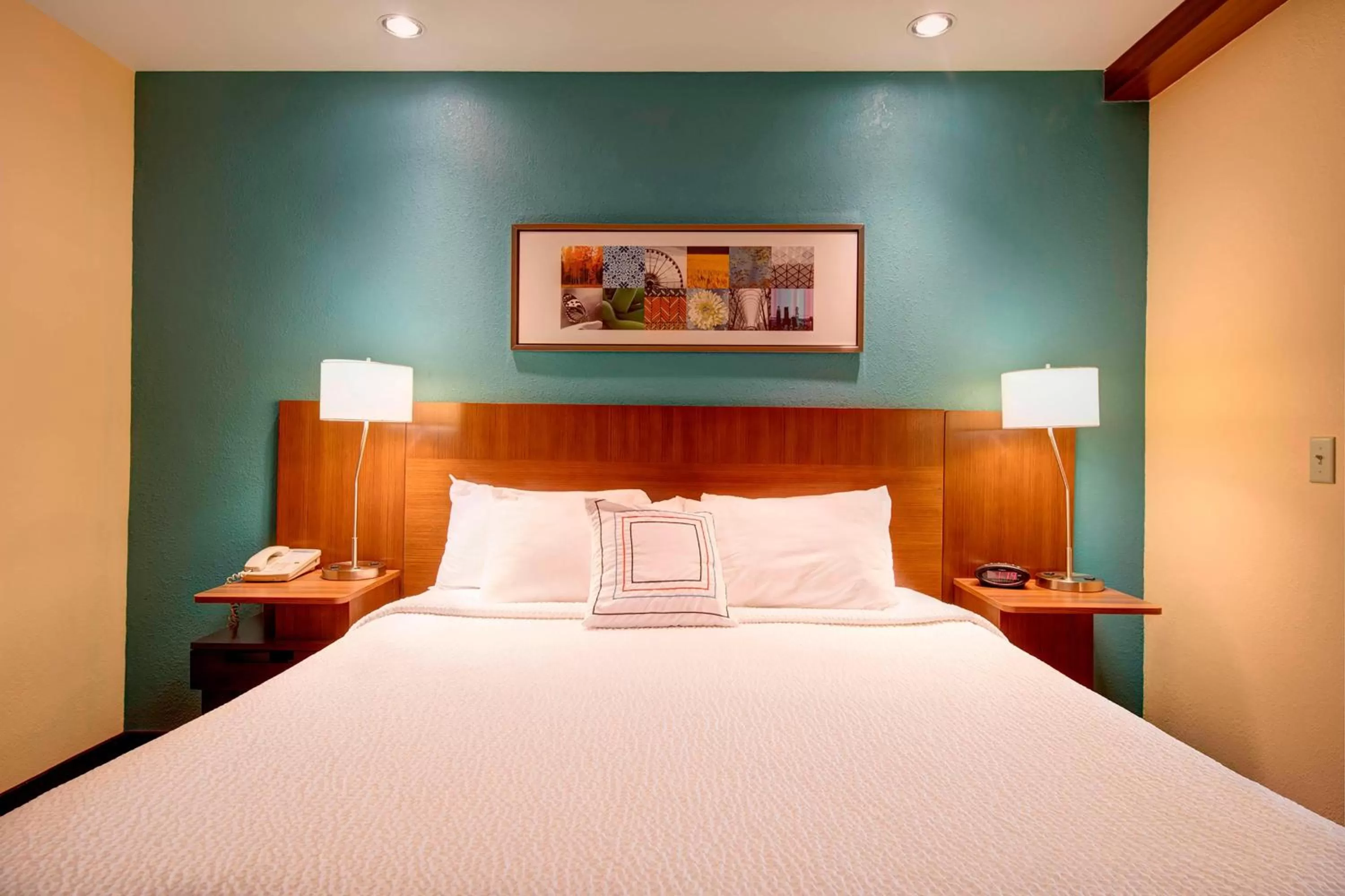 Bedroom, Bed in Comfort Inn & Suites Green Bay Stadium Area