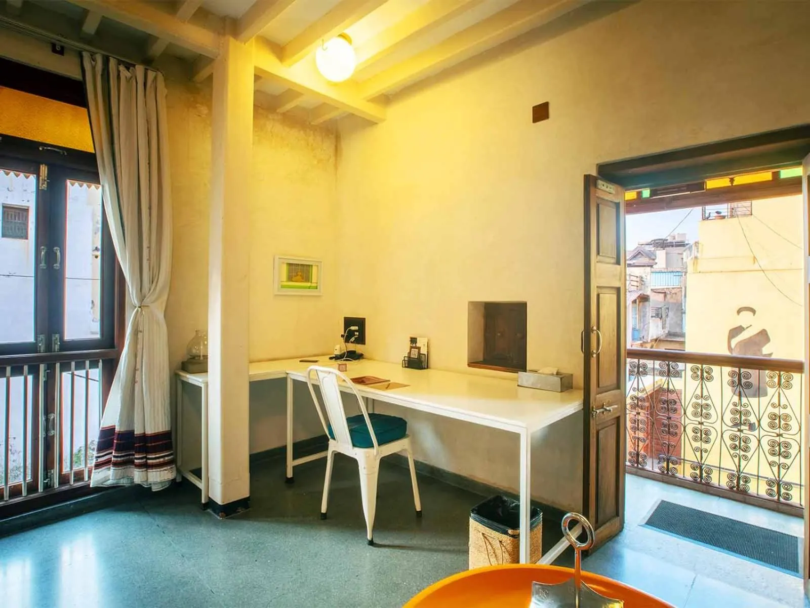 Living room in Mangaldas Ni Haveli II by The House of MG