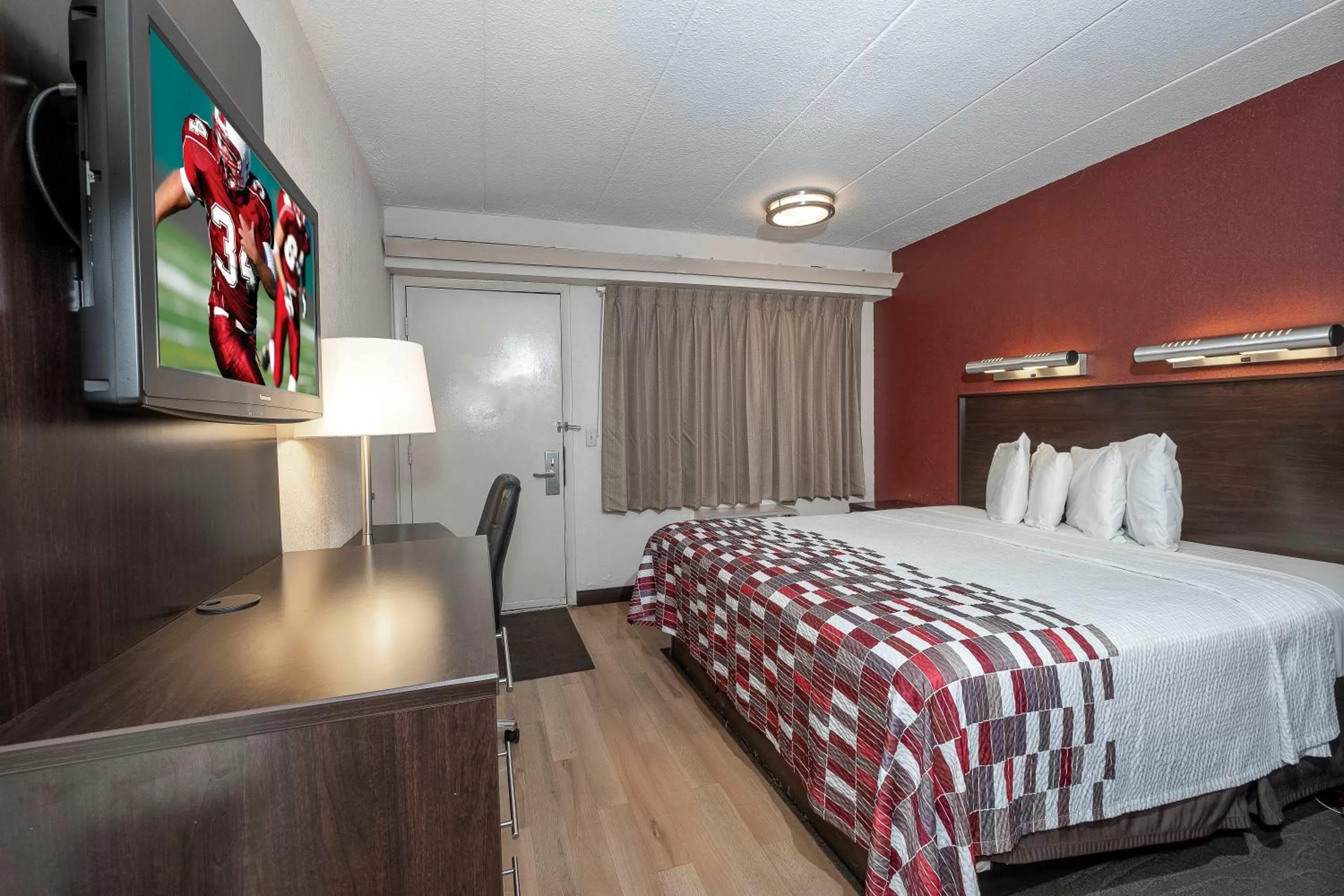 Photo of the whole room, Bed in Red Roof Inn Mt Laurel