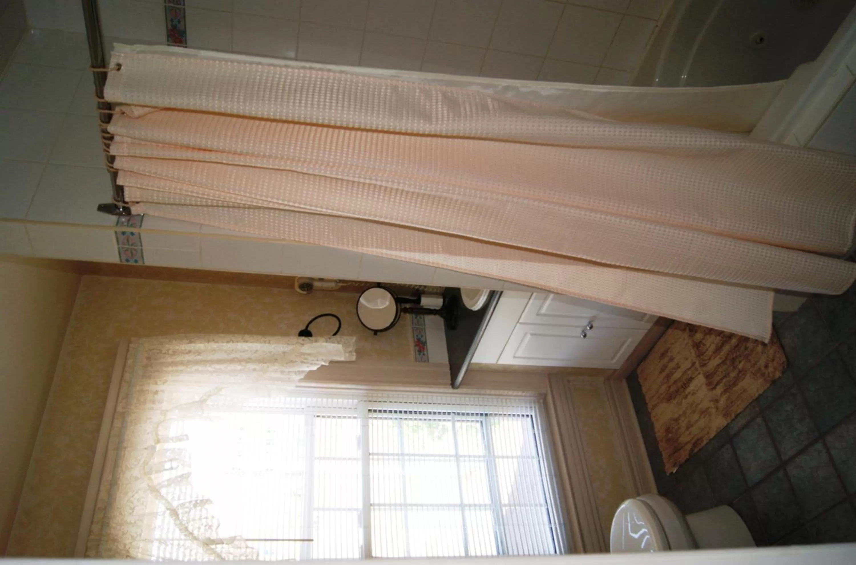 Bed in Ye Olde Walkerville Bed & Breakfast