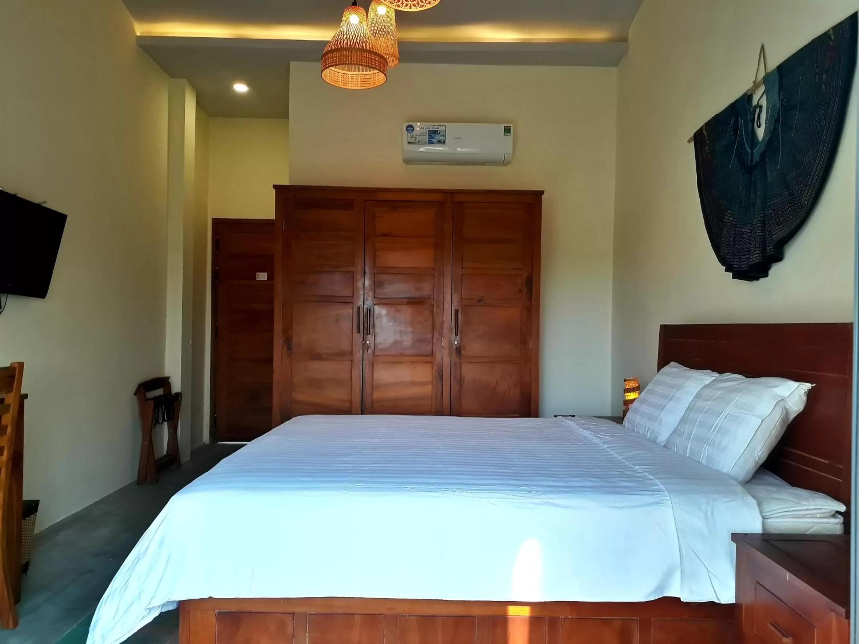 Bedroom, Bed in Pink Tulip Hoi An