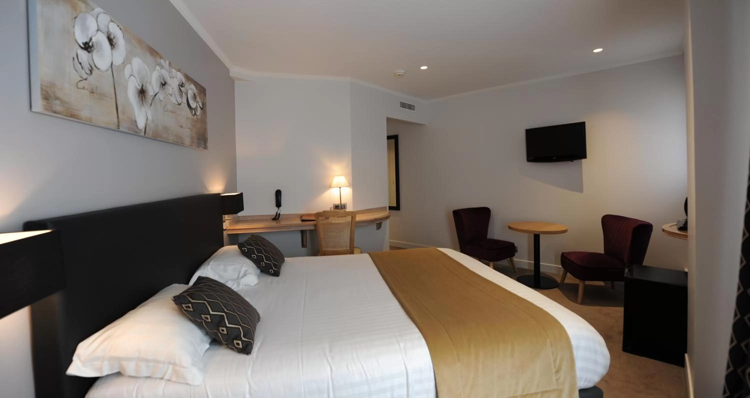 Photo of the whole room, Bed in Hôtel Du Midi Paris Montparnasse