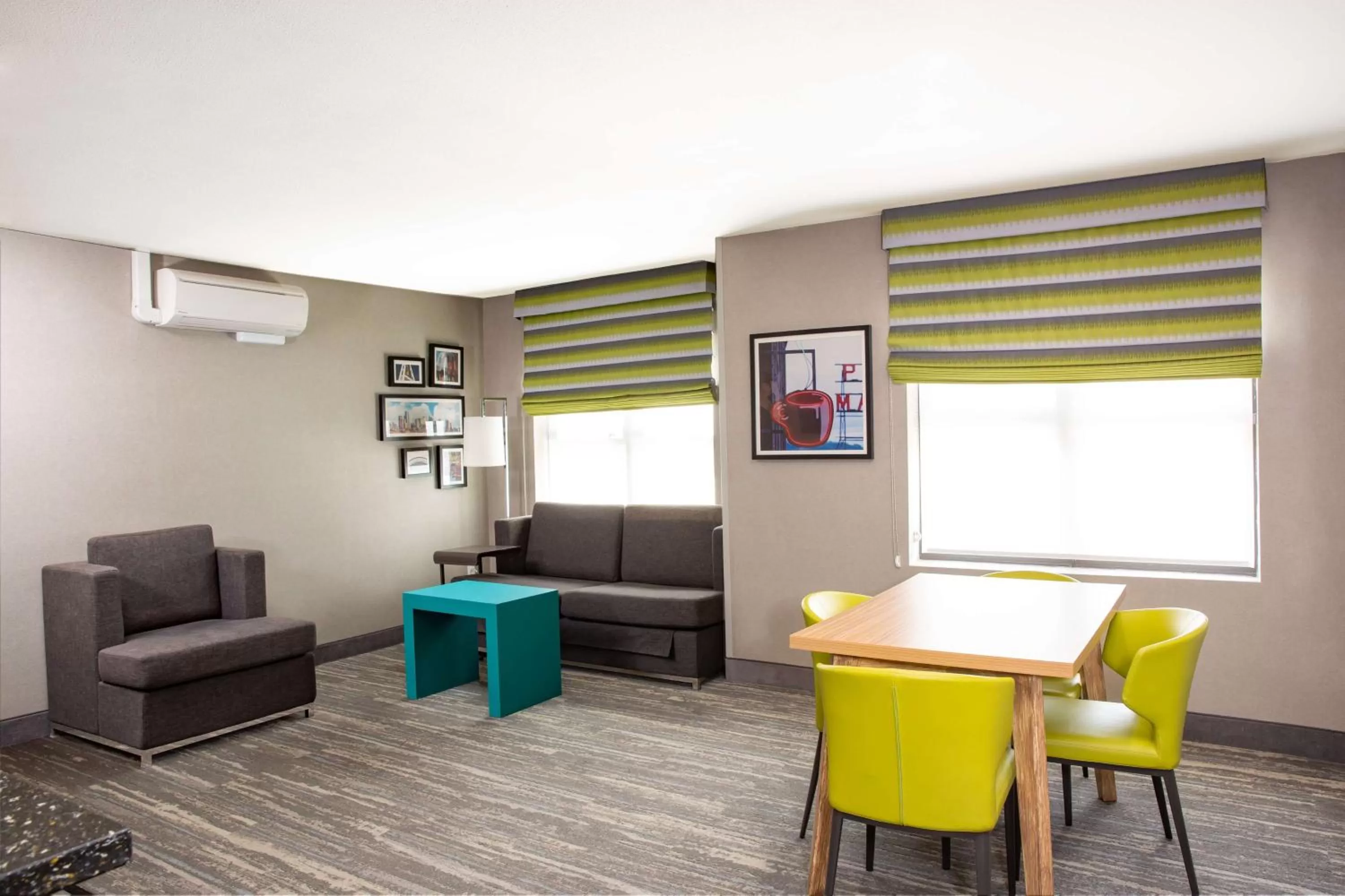 Living room in Hampton Inn & Suites Seattle-Downtown