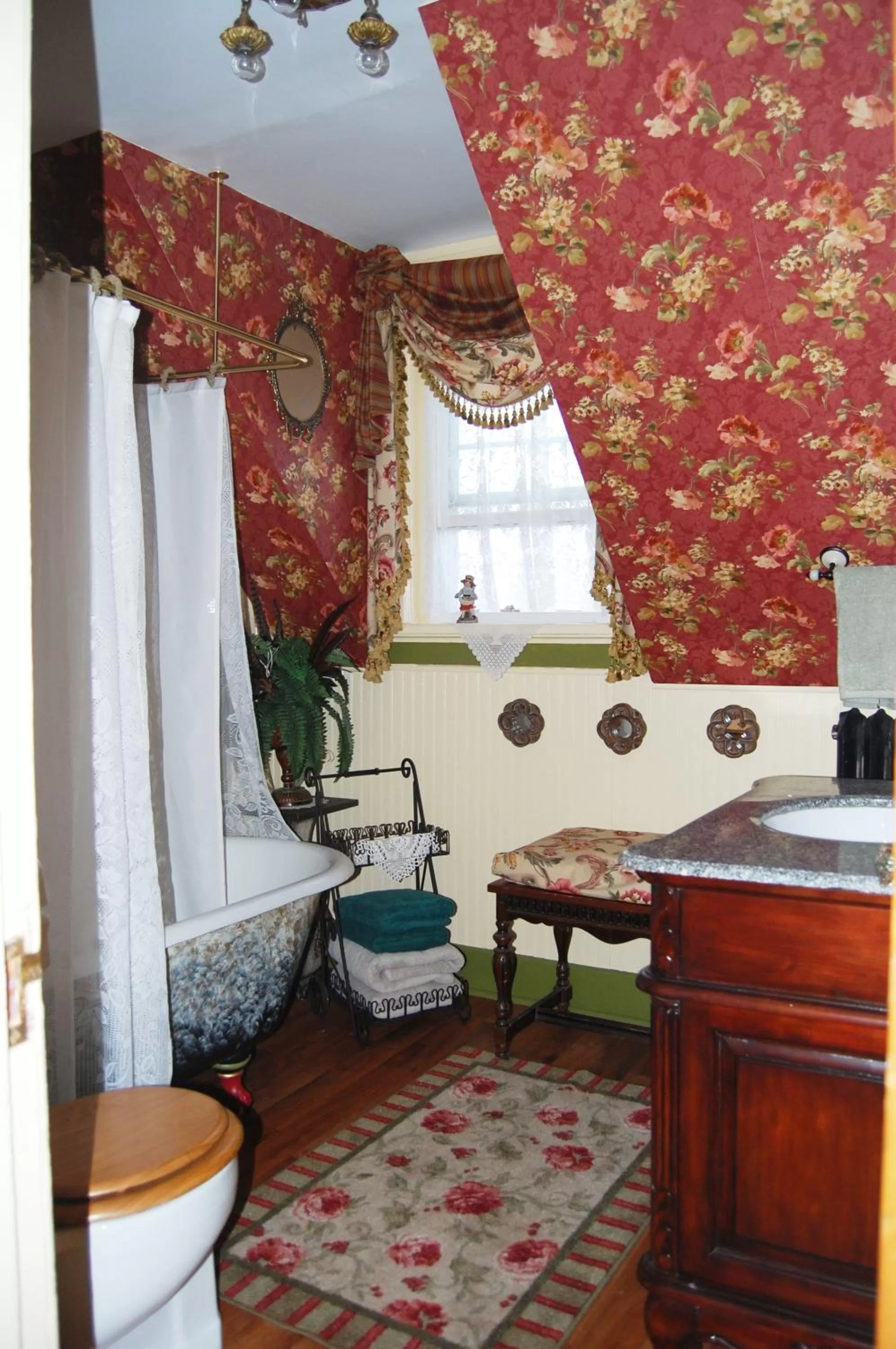 Bathroom in Schuster Mansion Bed & Breakfast