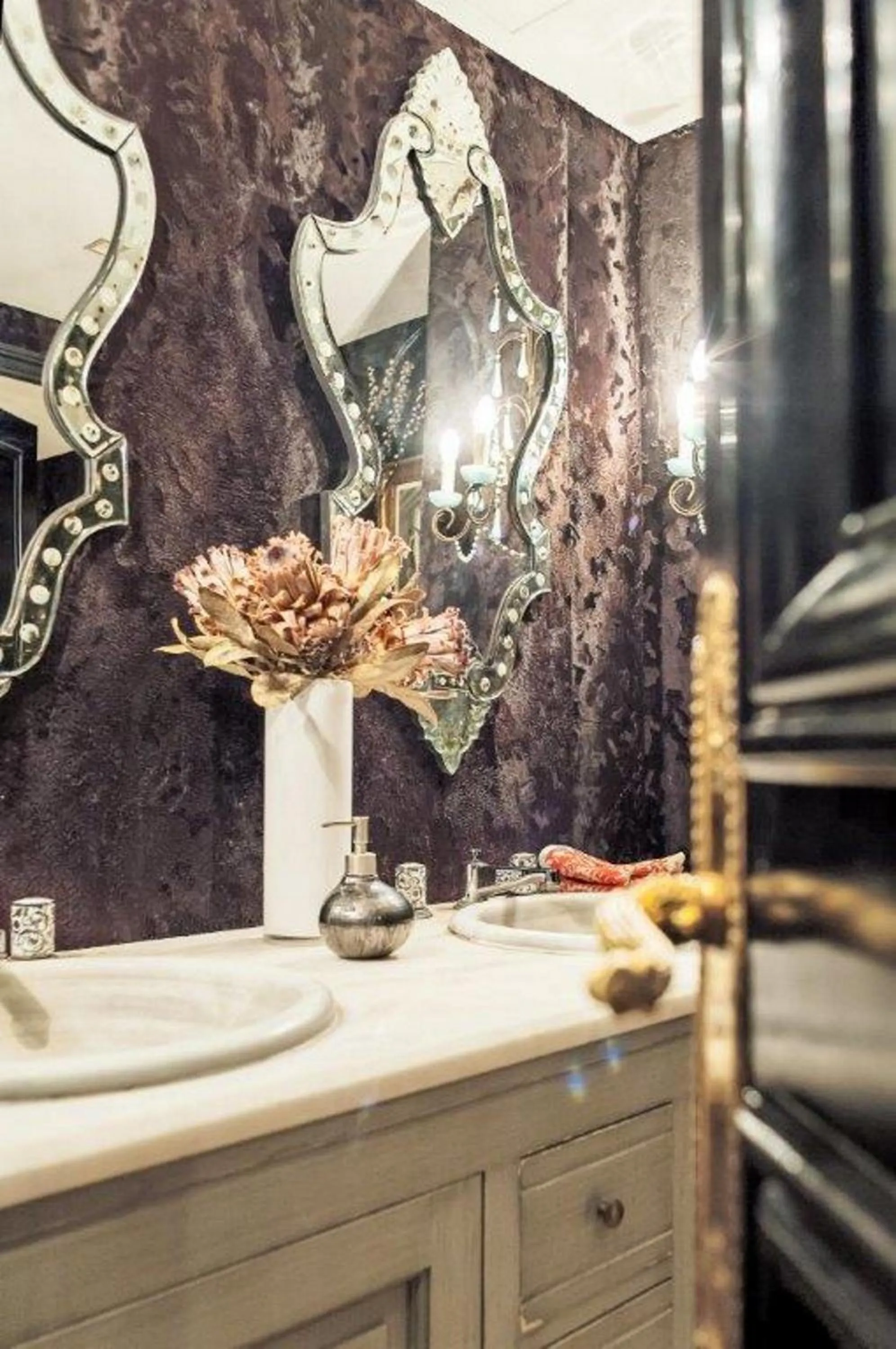 Toilet in Hôtel Chateaubriand