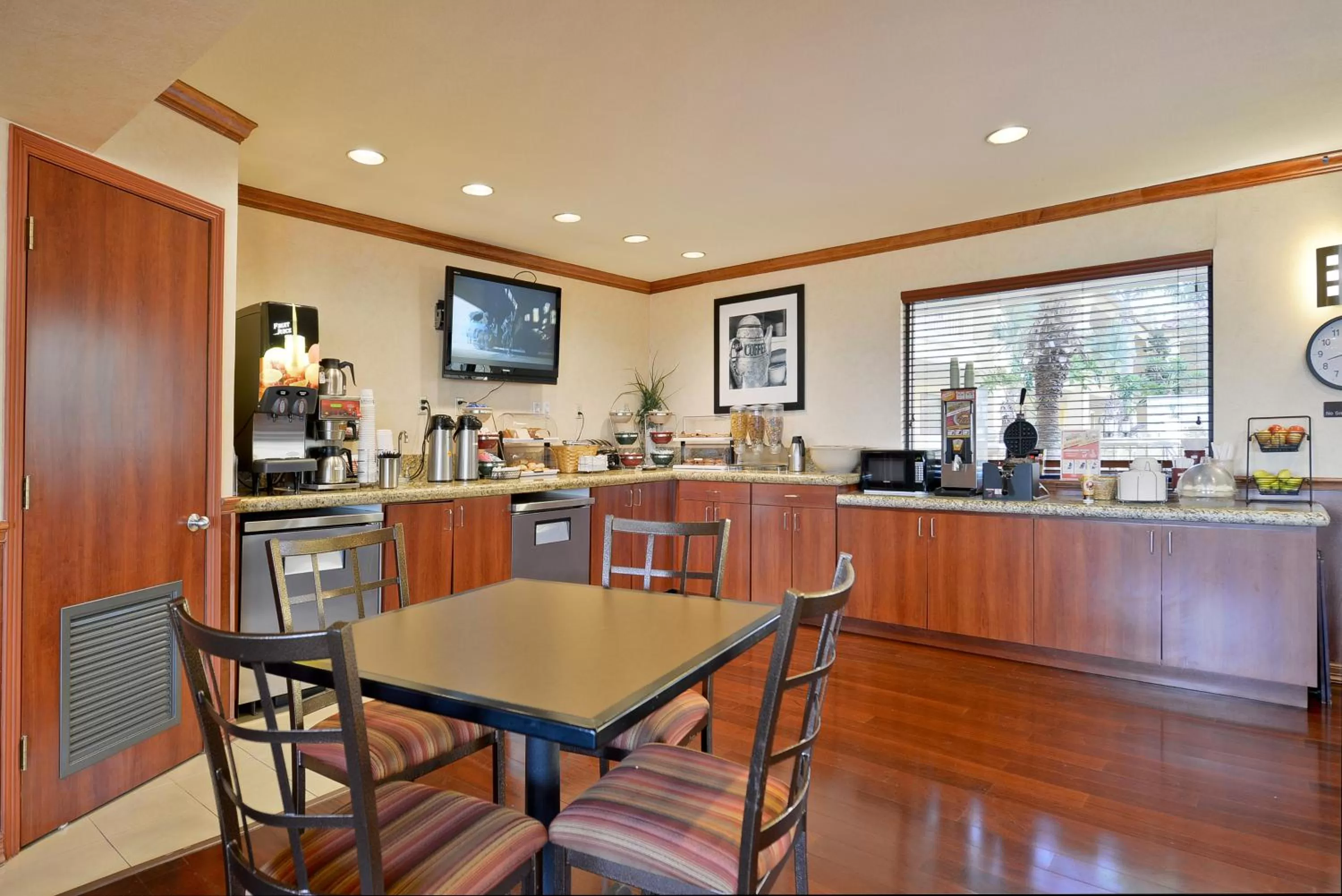 Restaurant/places to eat in Super 8 by Wyndham Corpus Christi Northwest