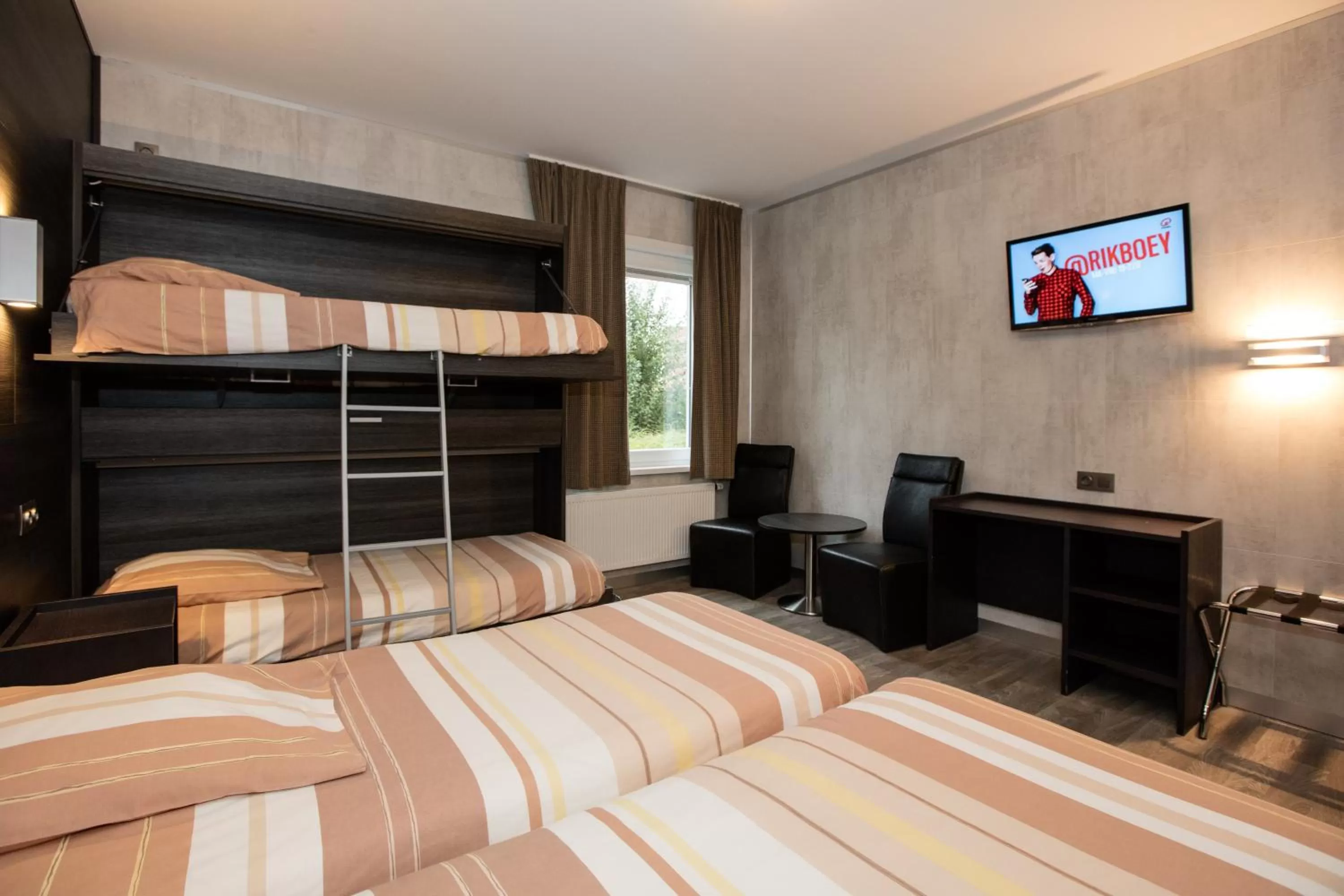 bunk bed, Bed in Flanders Lodge Hotel