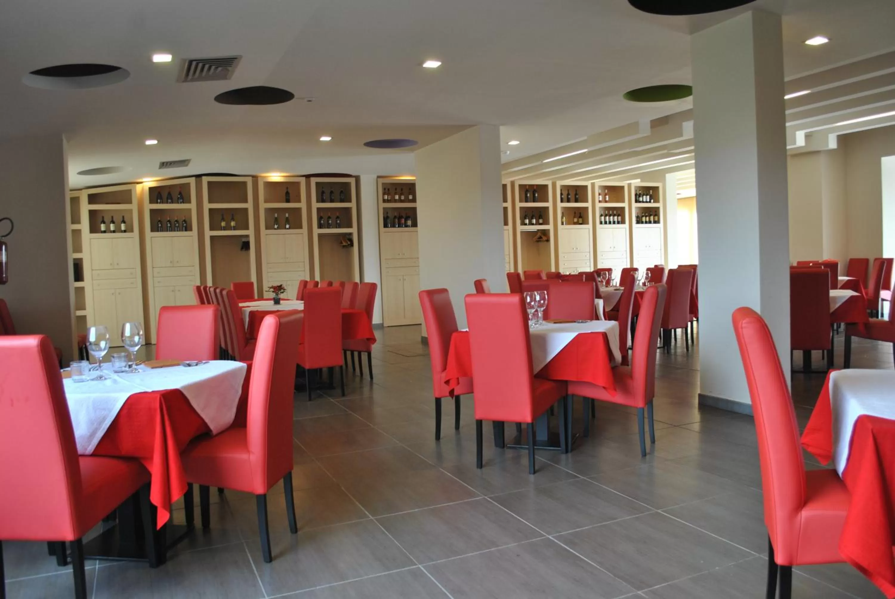 Restaurant/places to eat in Althea Palace Hotel