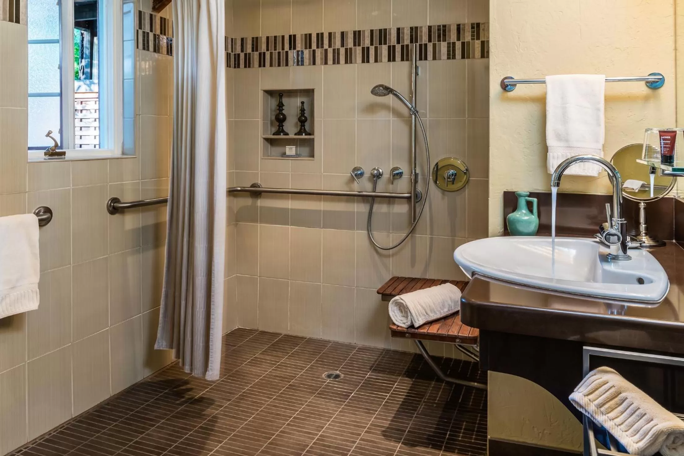 Bathroom in Eden Vale Inn