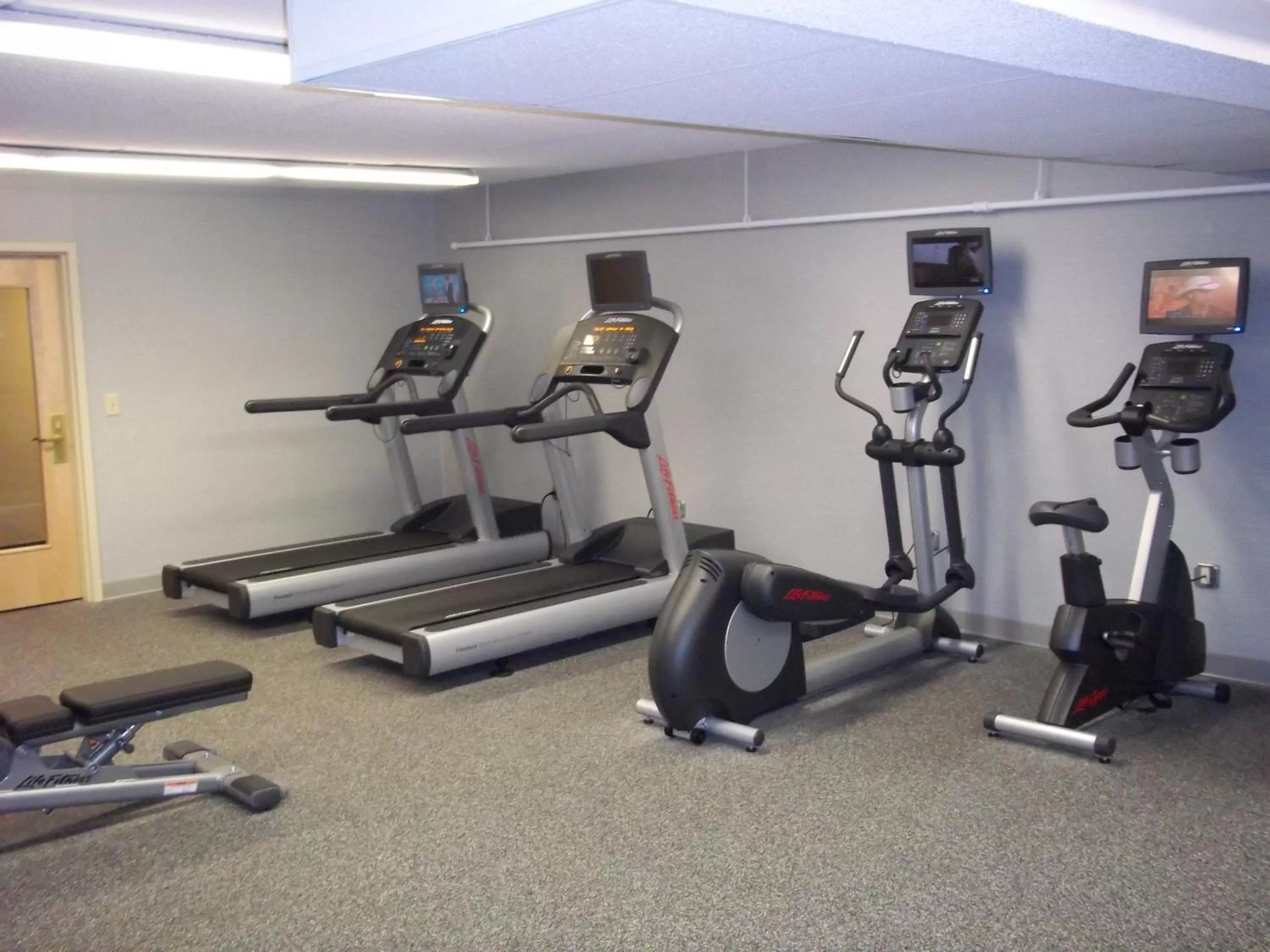 Fitness centre/facilities in enVision Hotel & Conference Center Mansfield-Foxboro