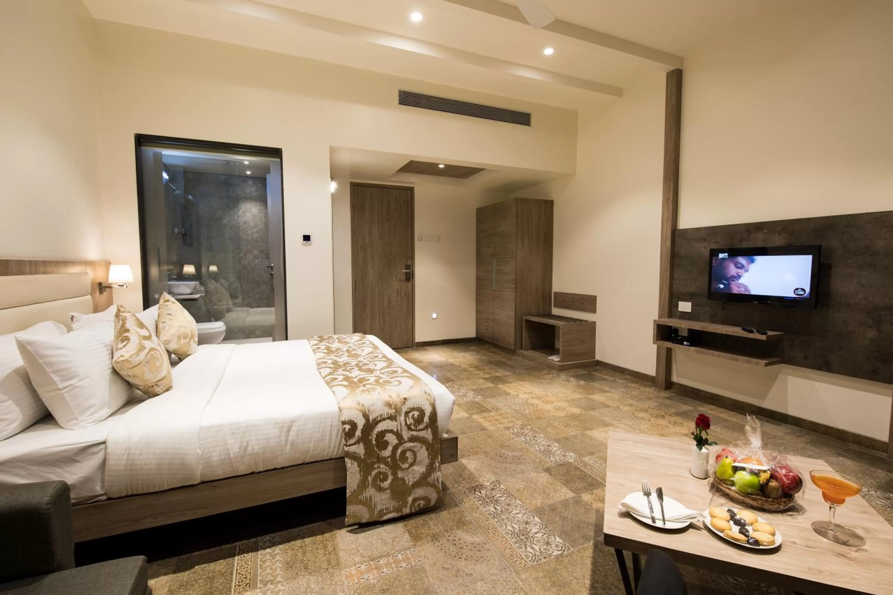 Bed, TV/Entertainment Center in Hotel Aurus