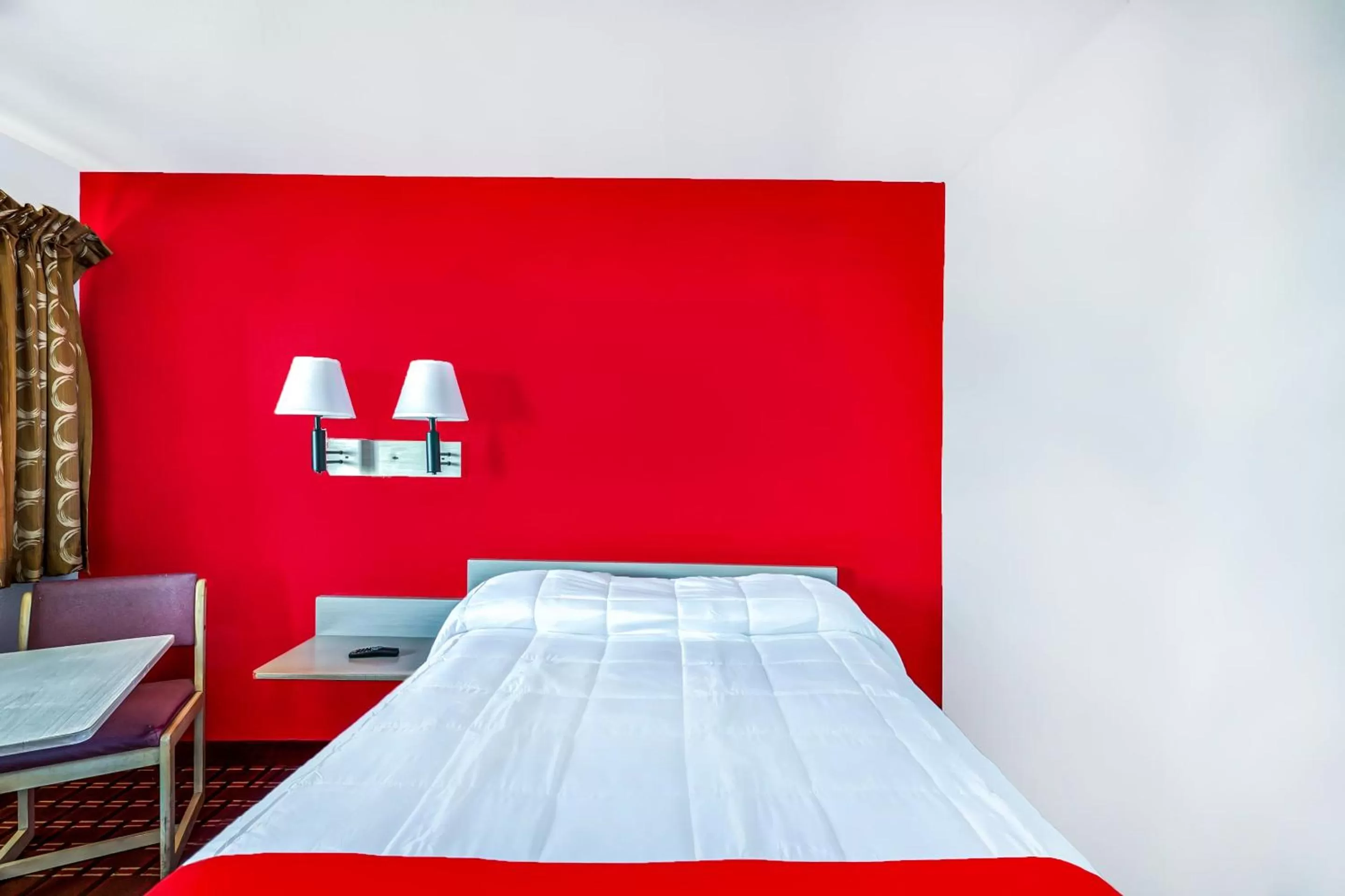 Bedroom, Bed in OYO Hotel Houston Southwest I-69