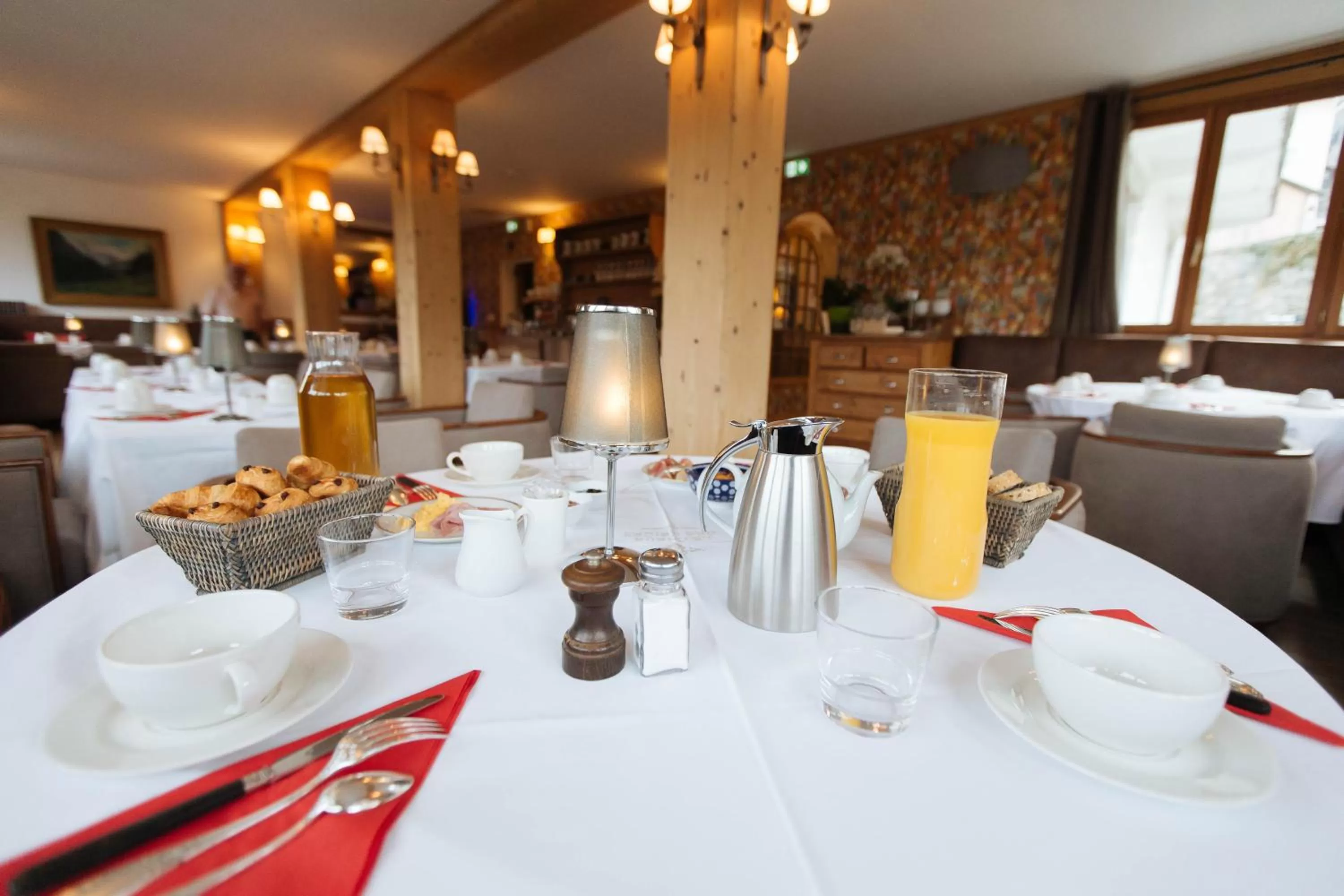 Restaurant/places to eat in Coeur des Neiges