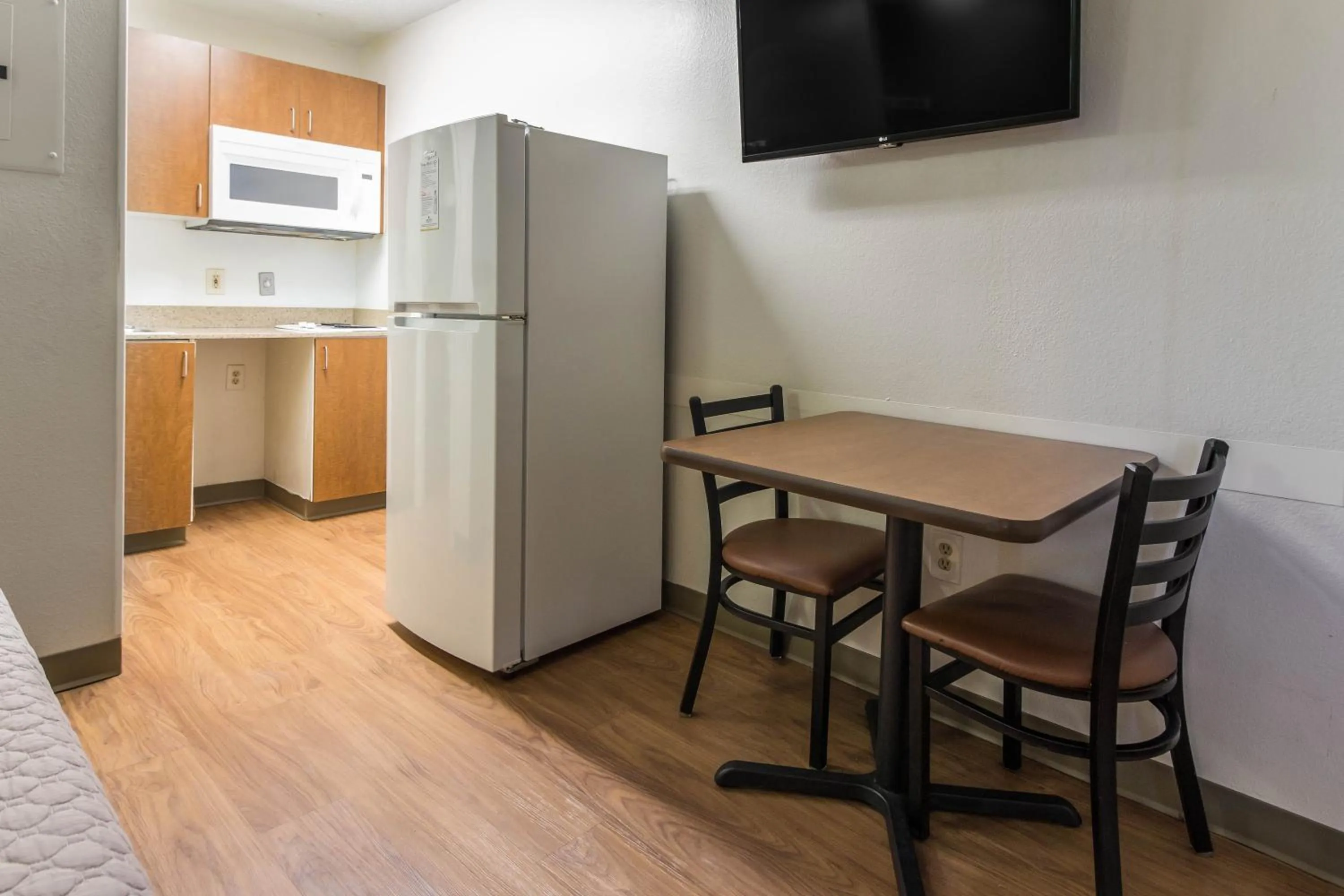 Photo of the whole room in HomeTowne Studios by Red Roof Houston - Northwest