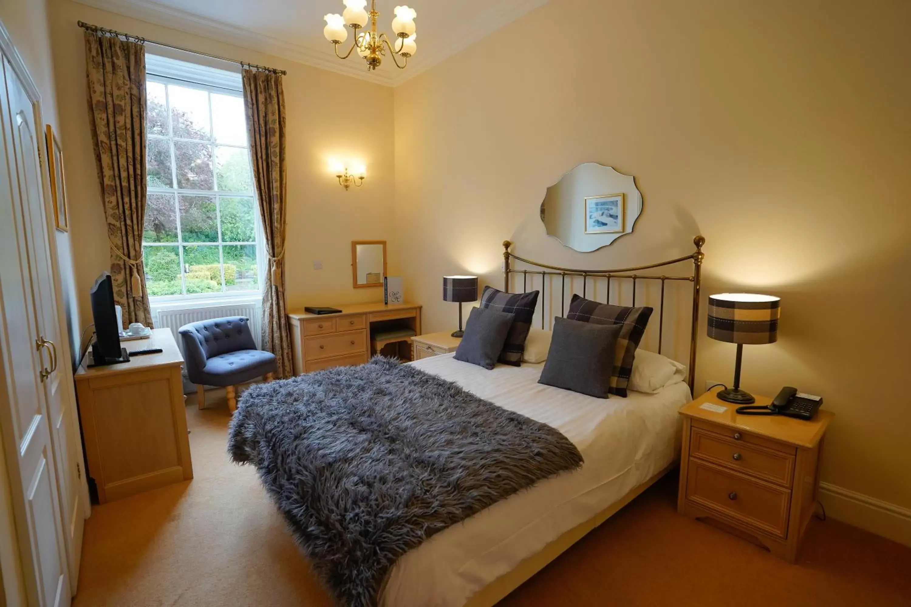 Double Room - single occupancy in Waveney House Hotel Double Room - single occupancy in Waveney House Hotel