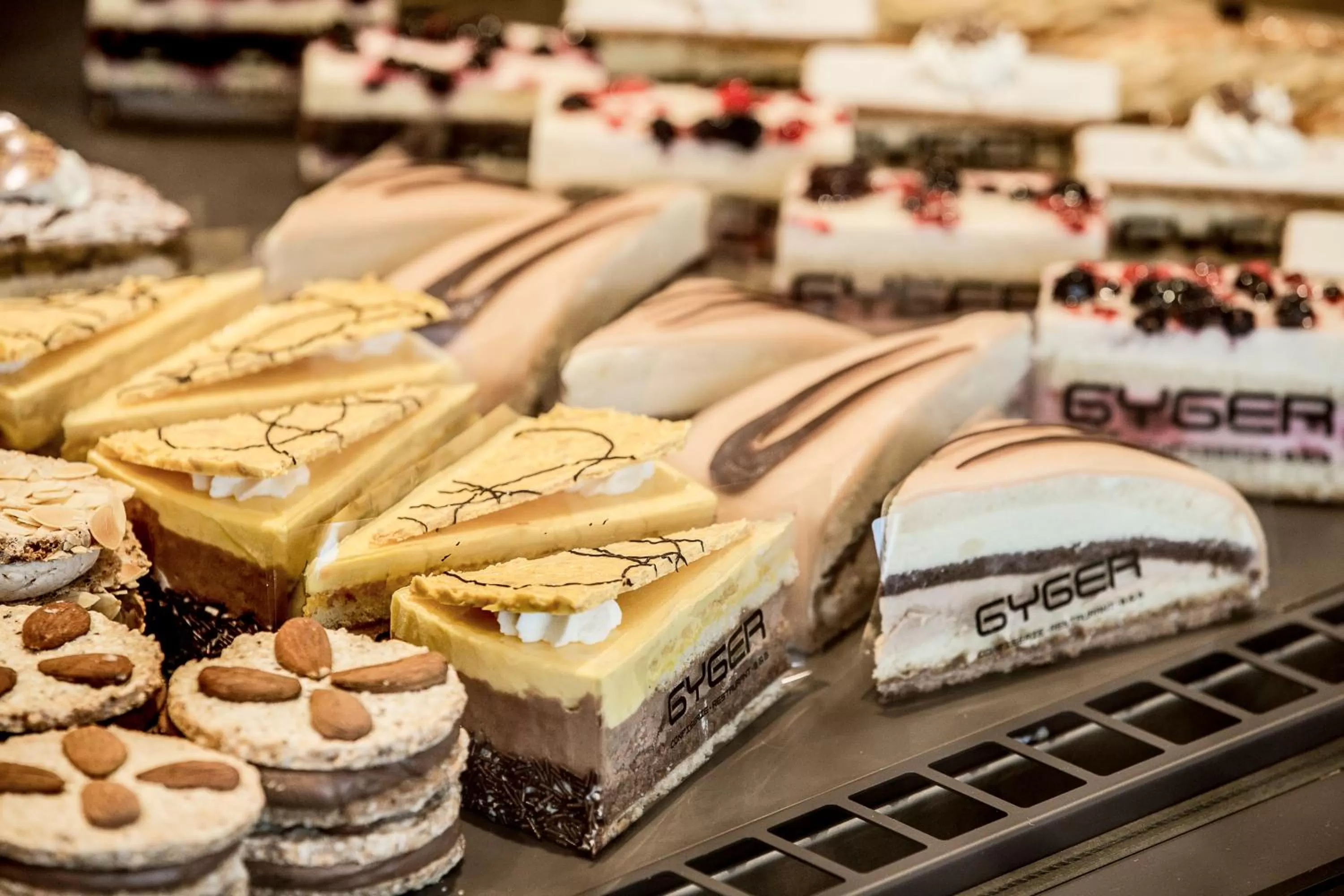 On-site shops in Gyger Restaurant Confiserie B&B