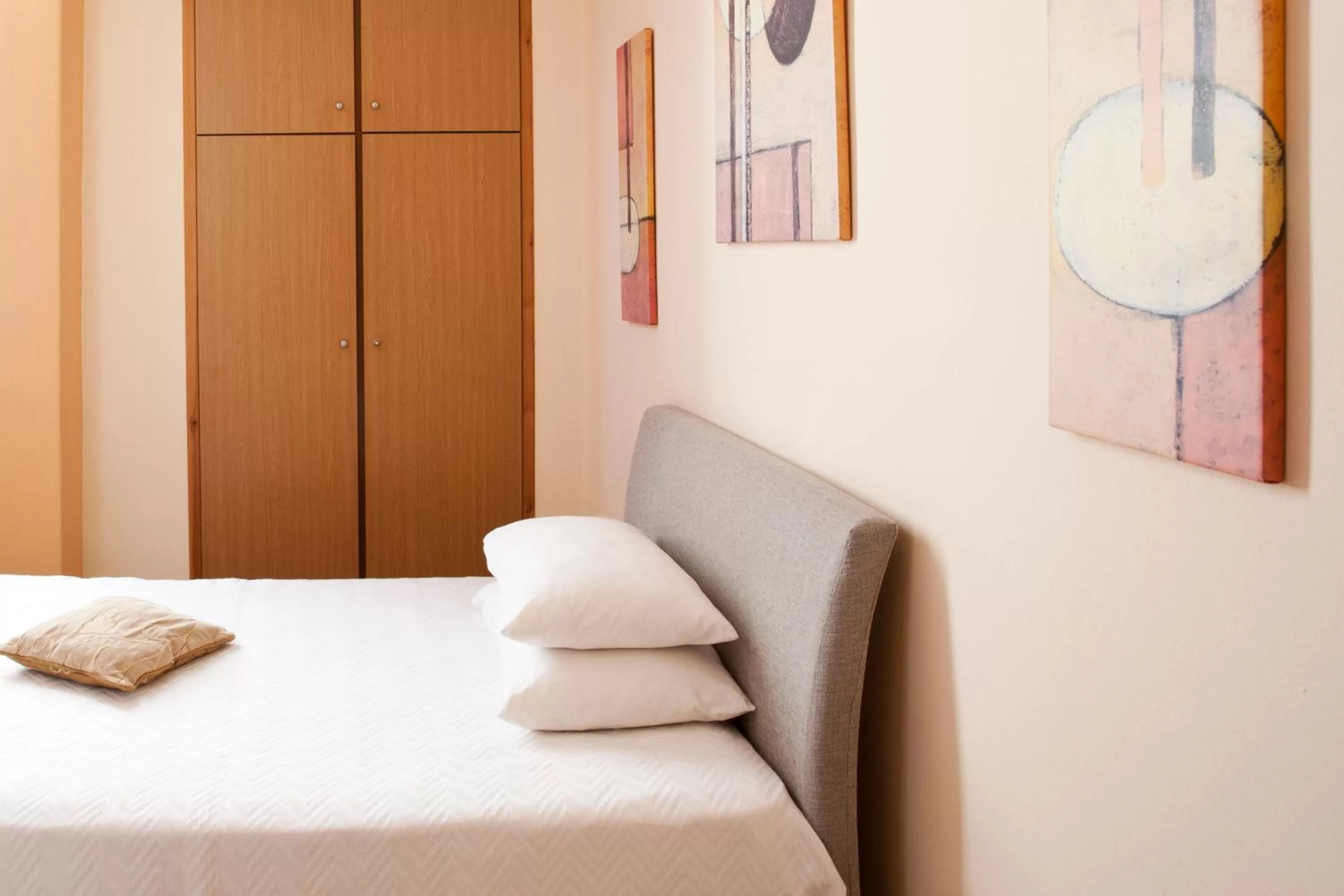 Bed in Elizabeth Hotel