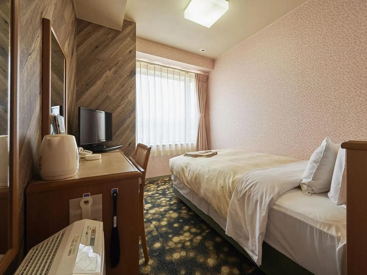 Bed in Annex Royal Hotel