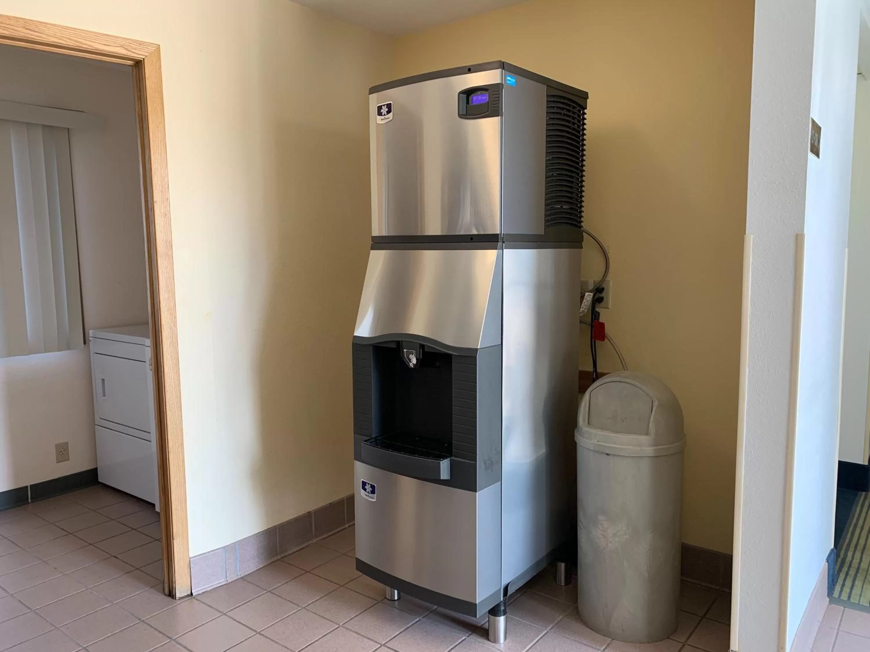 Property building in Days Inn by Wyndham Hinckley