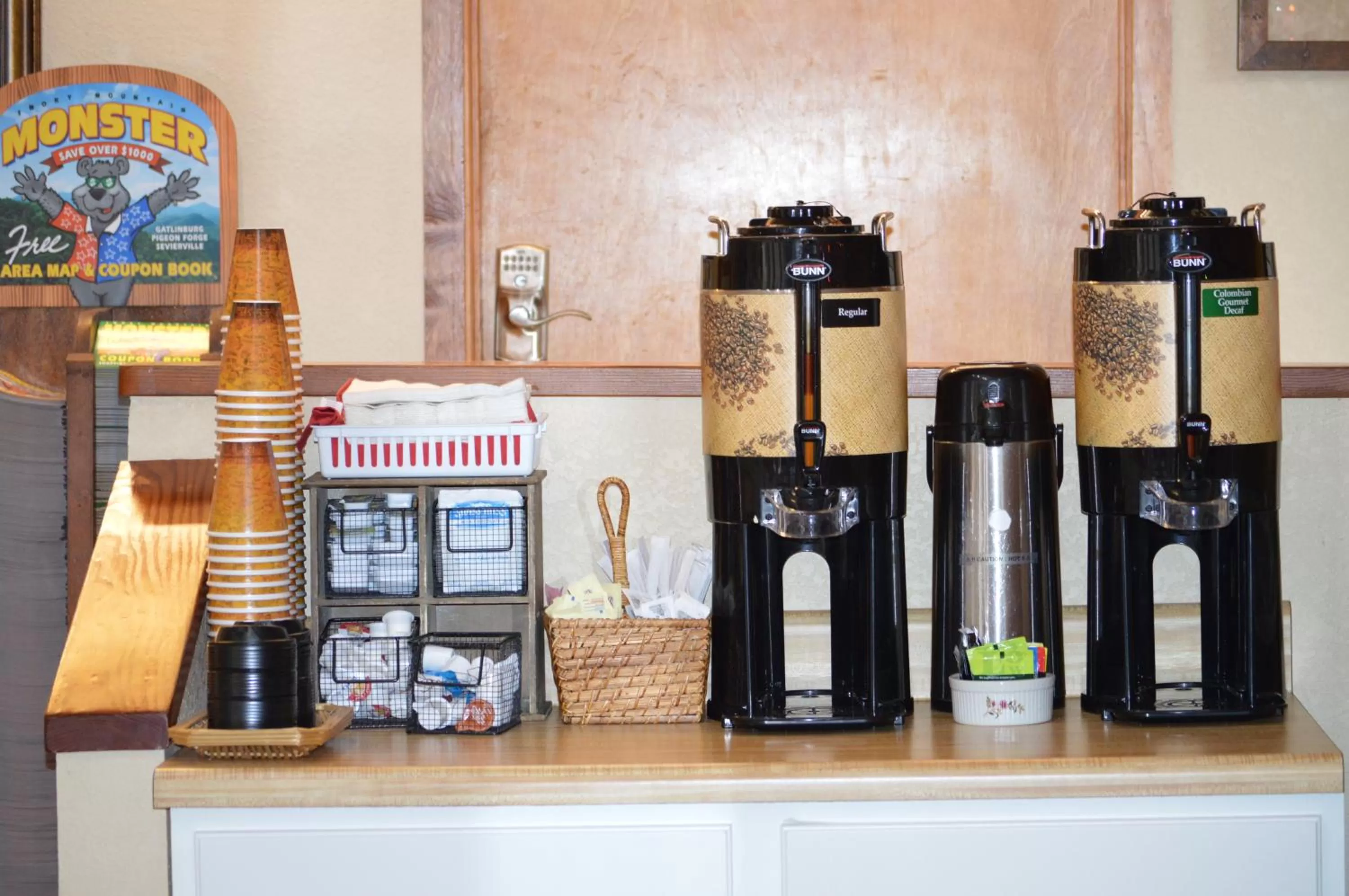 Coffee/tea facilities in Chalet Inn