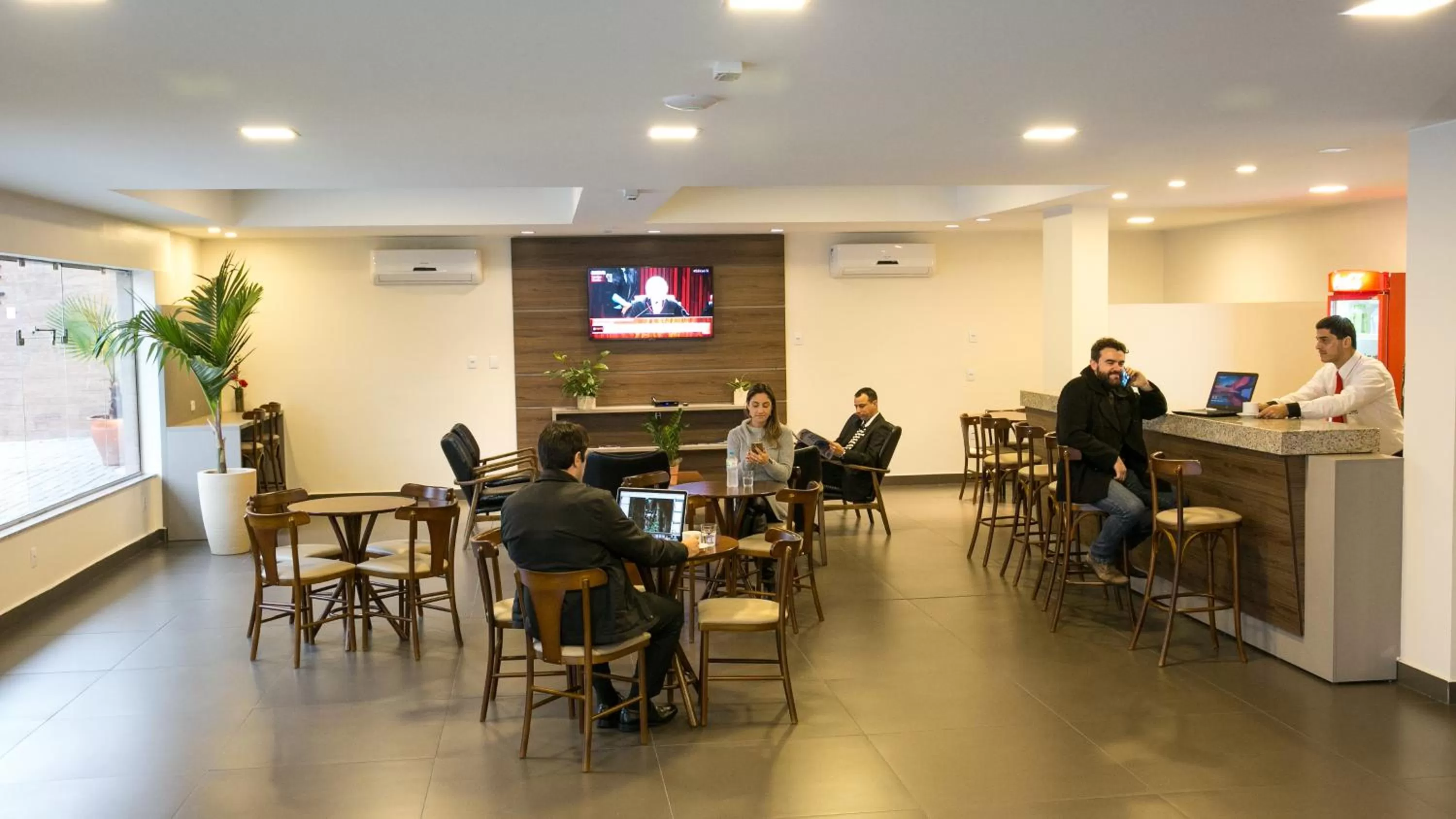 People in Hotel Dom Rafael Premium