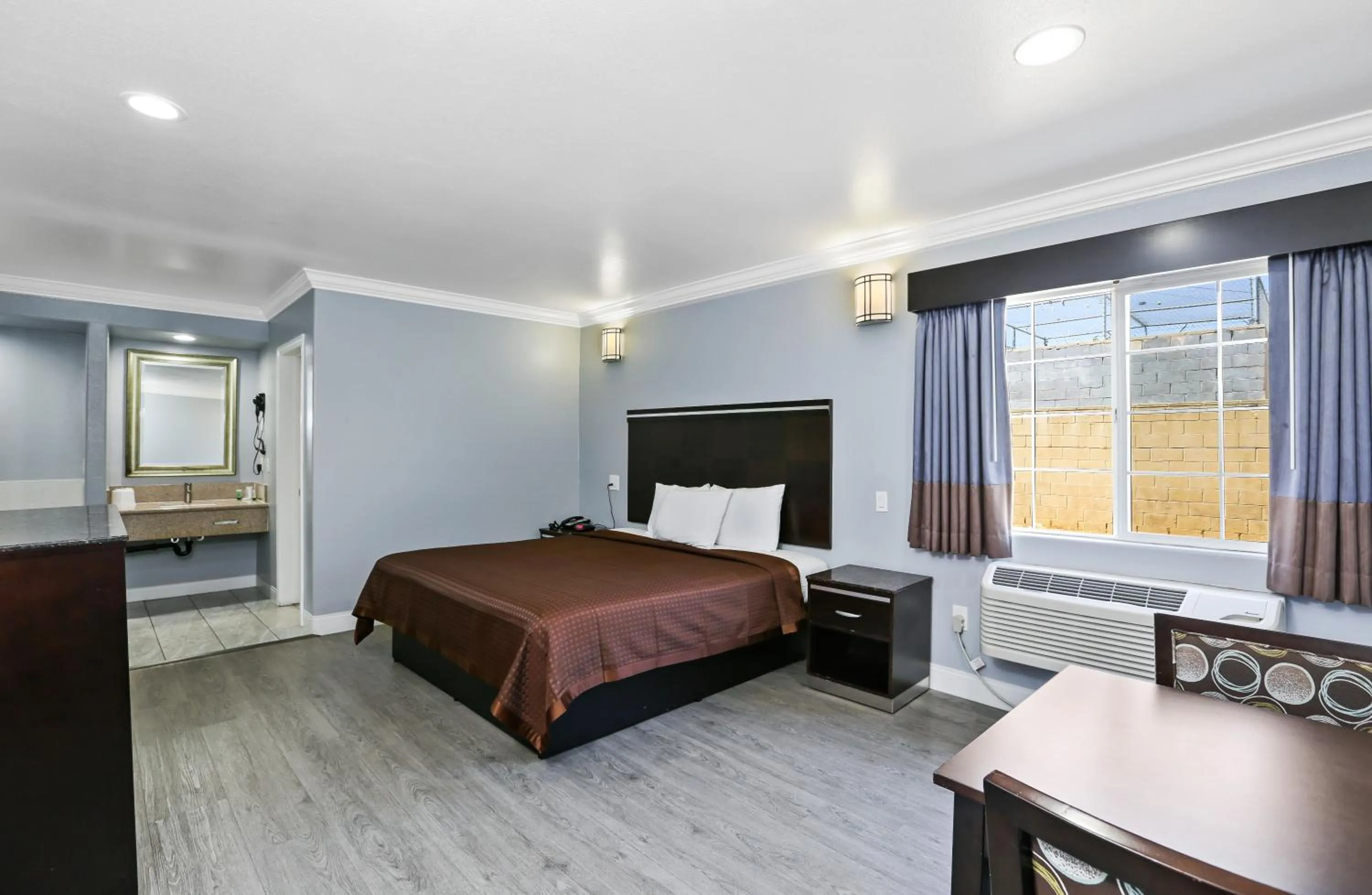 Bed in 3rd Avenue Inn