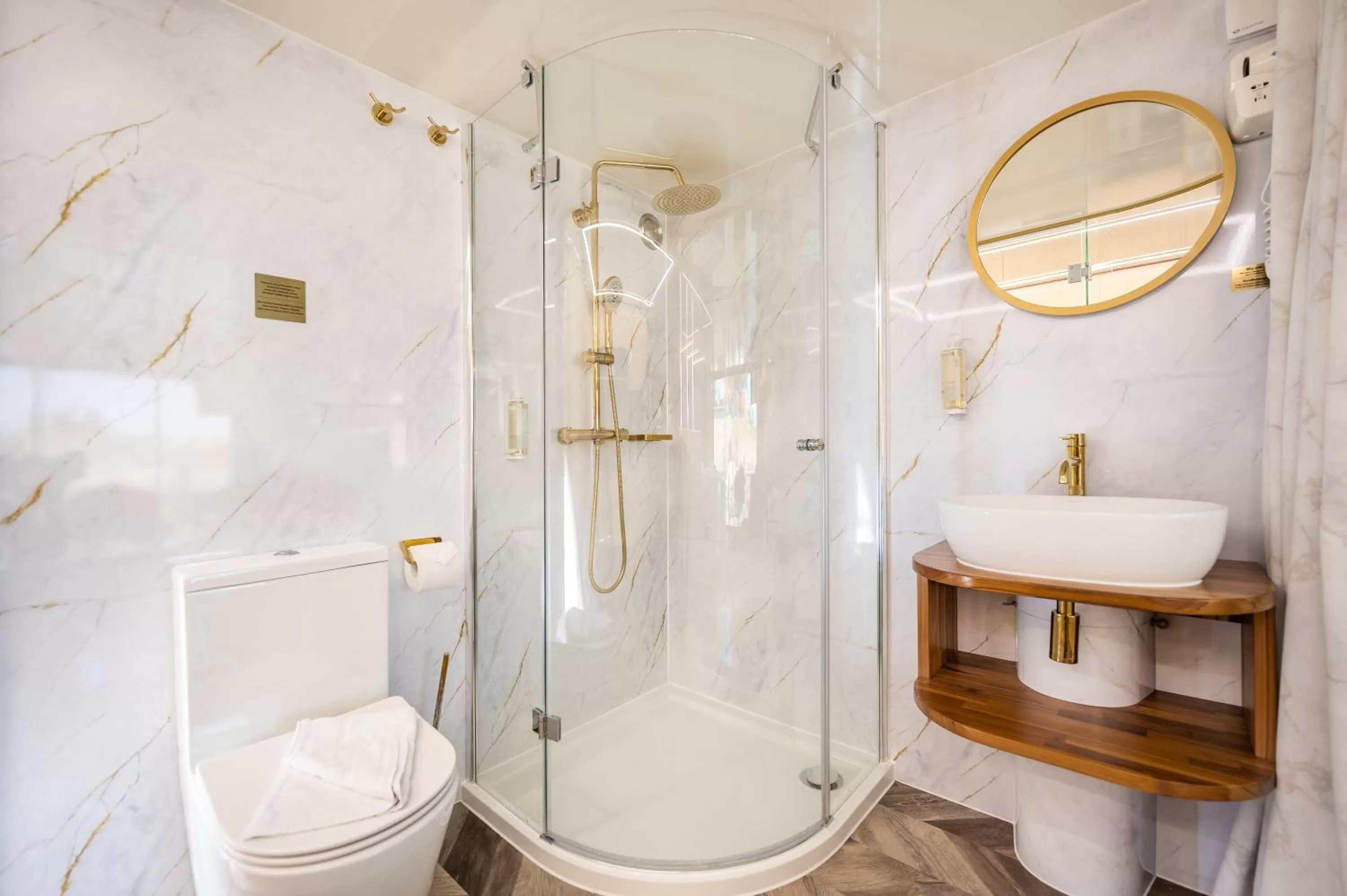 Shower in Marina Martinshafen