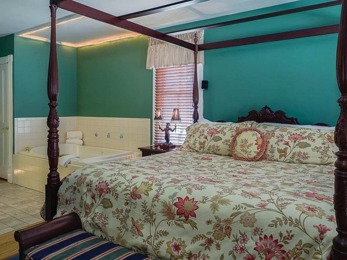 Bed in George Brooks House B&B