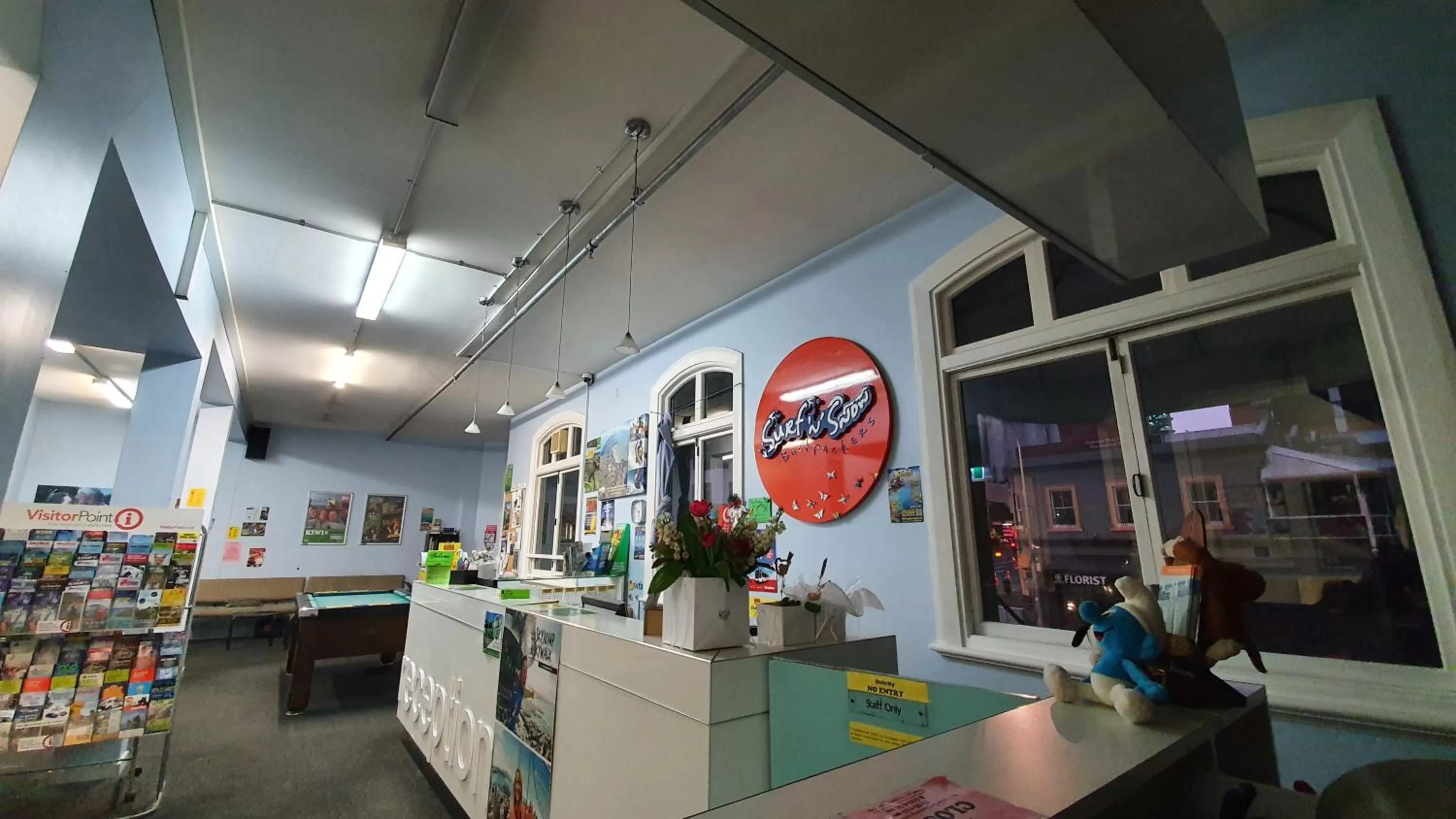 Lobby or reception in Surf 'N' Snow Backpackers Across Sky Tower