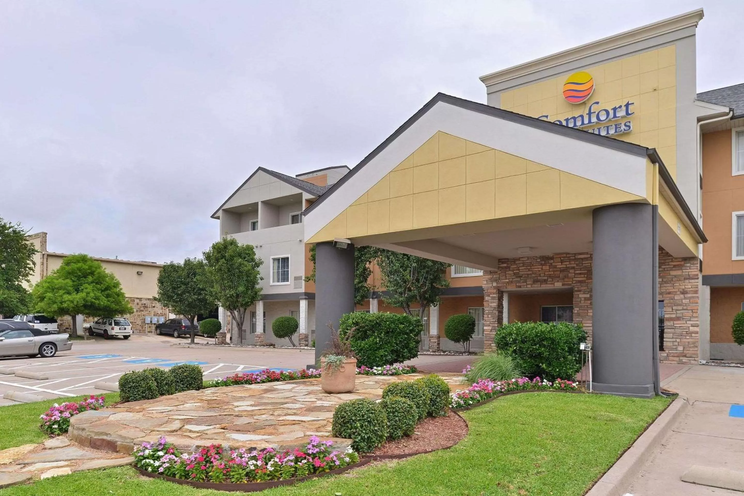 Property building in Comfort Inn & Suites Frisco - Plano