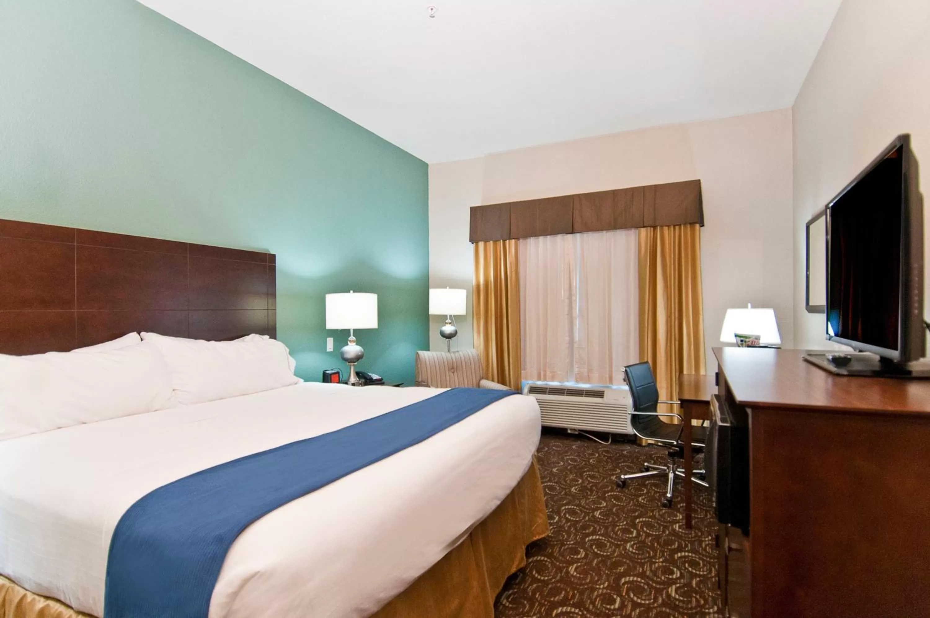 King Room - Mobility Access/Hearing Accessible in Holiday Inn Express & Suites San Antonio SE by AT&T Center, an IHG Hotel