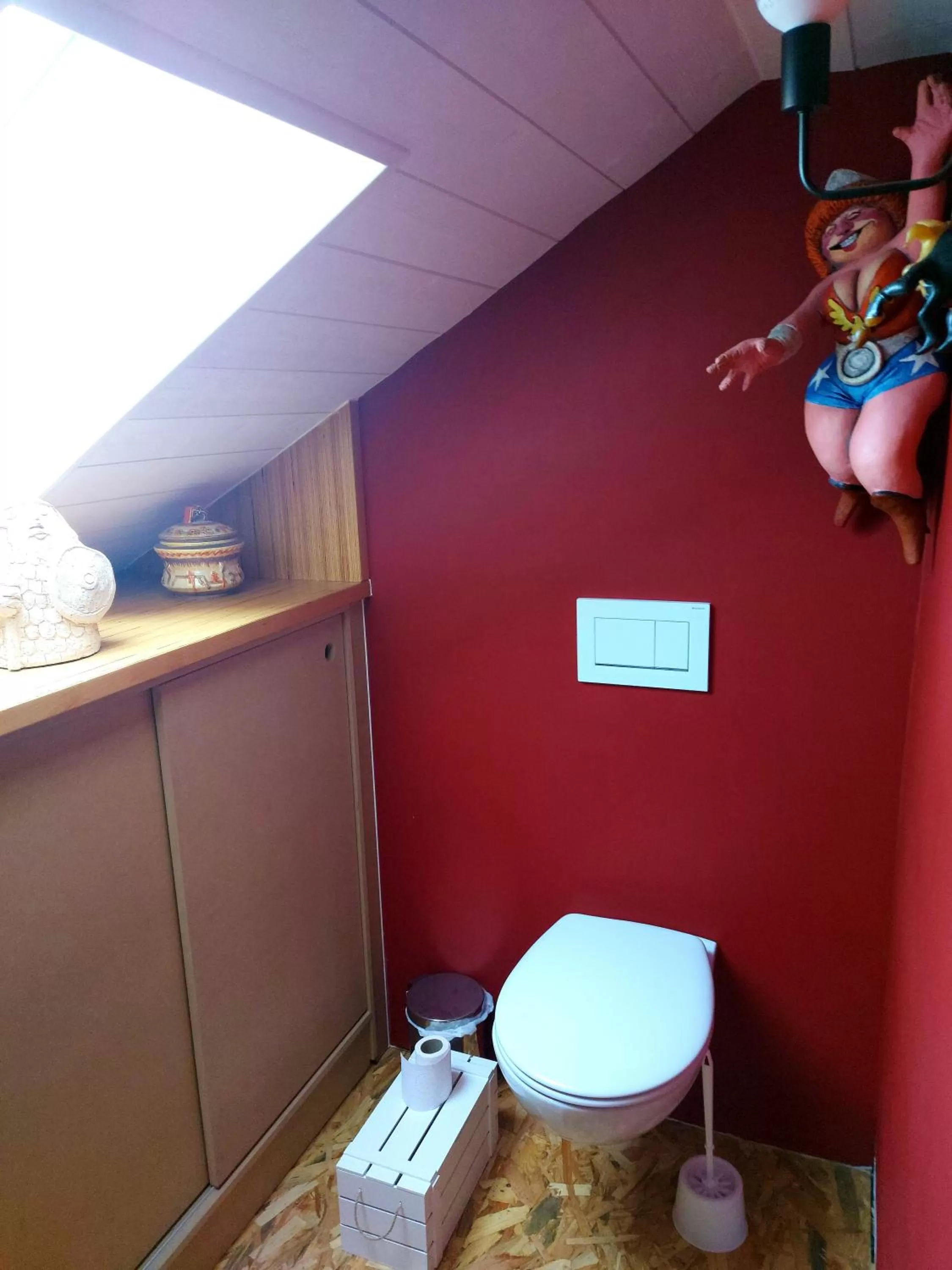 Toilet in L'Atelier Bed and Breakfast