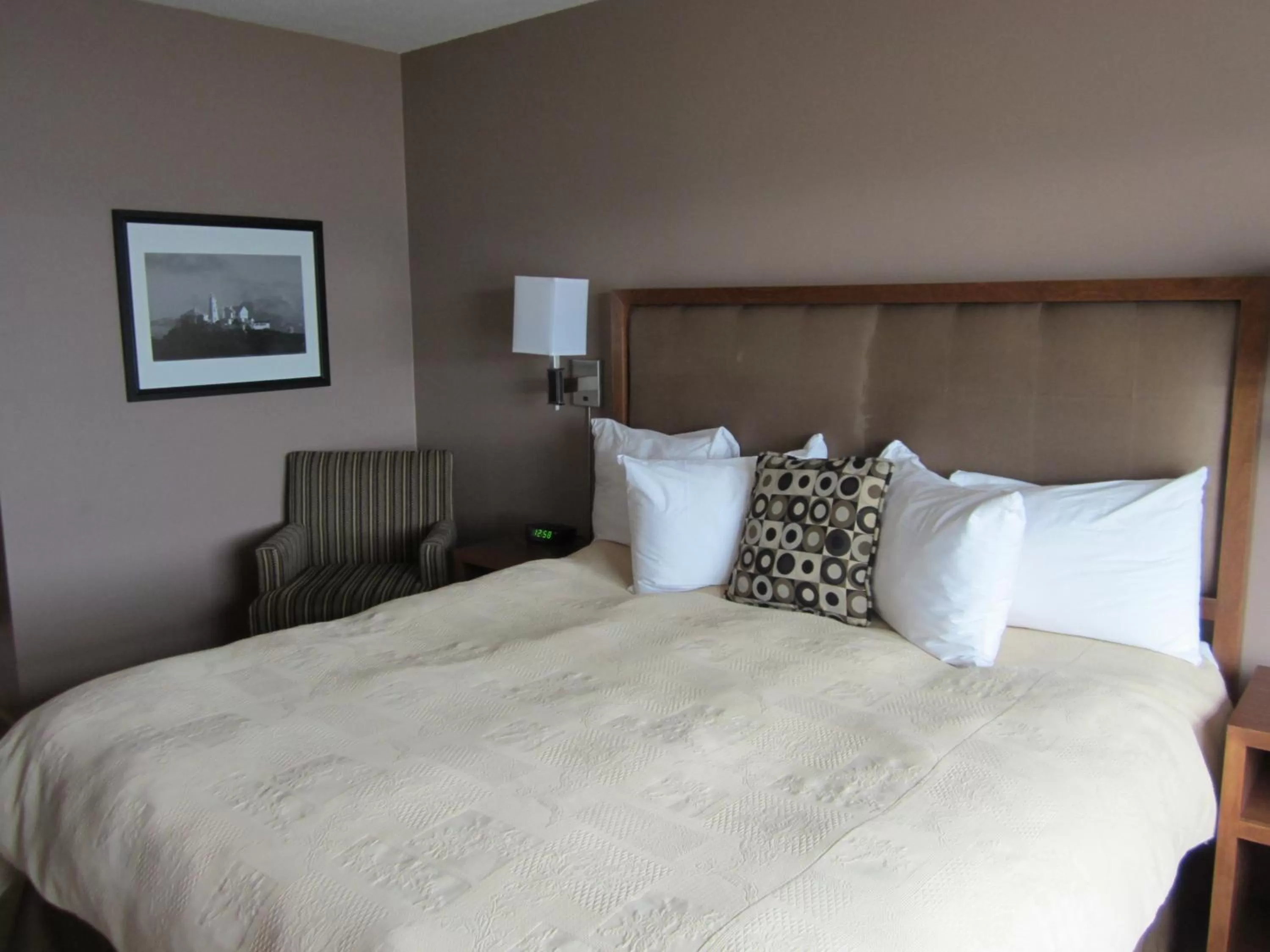 Bedroom, Bed in Inn on the Harbour