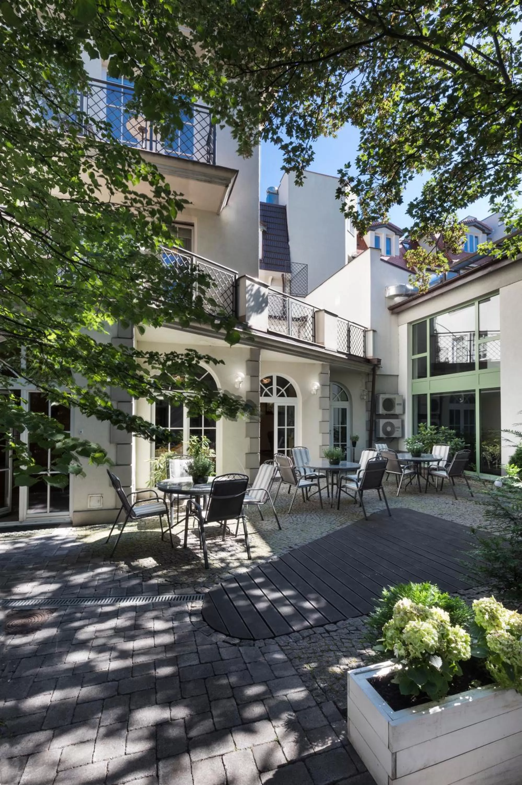 Property building in Willa Marea