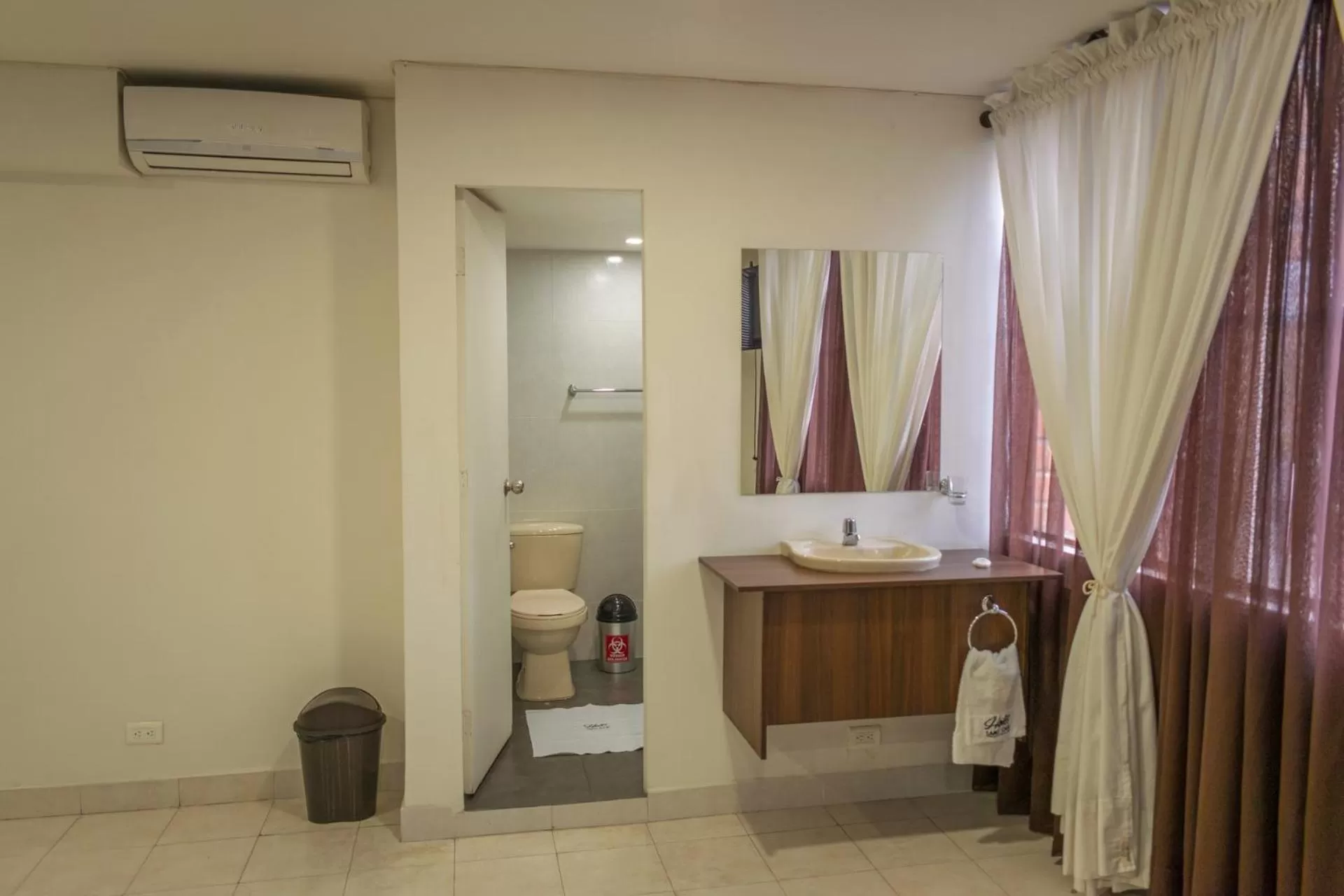 Toilet in Hotel Saint John