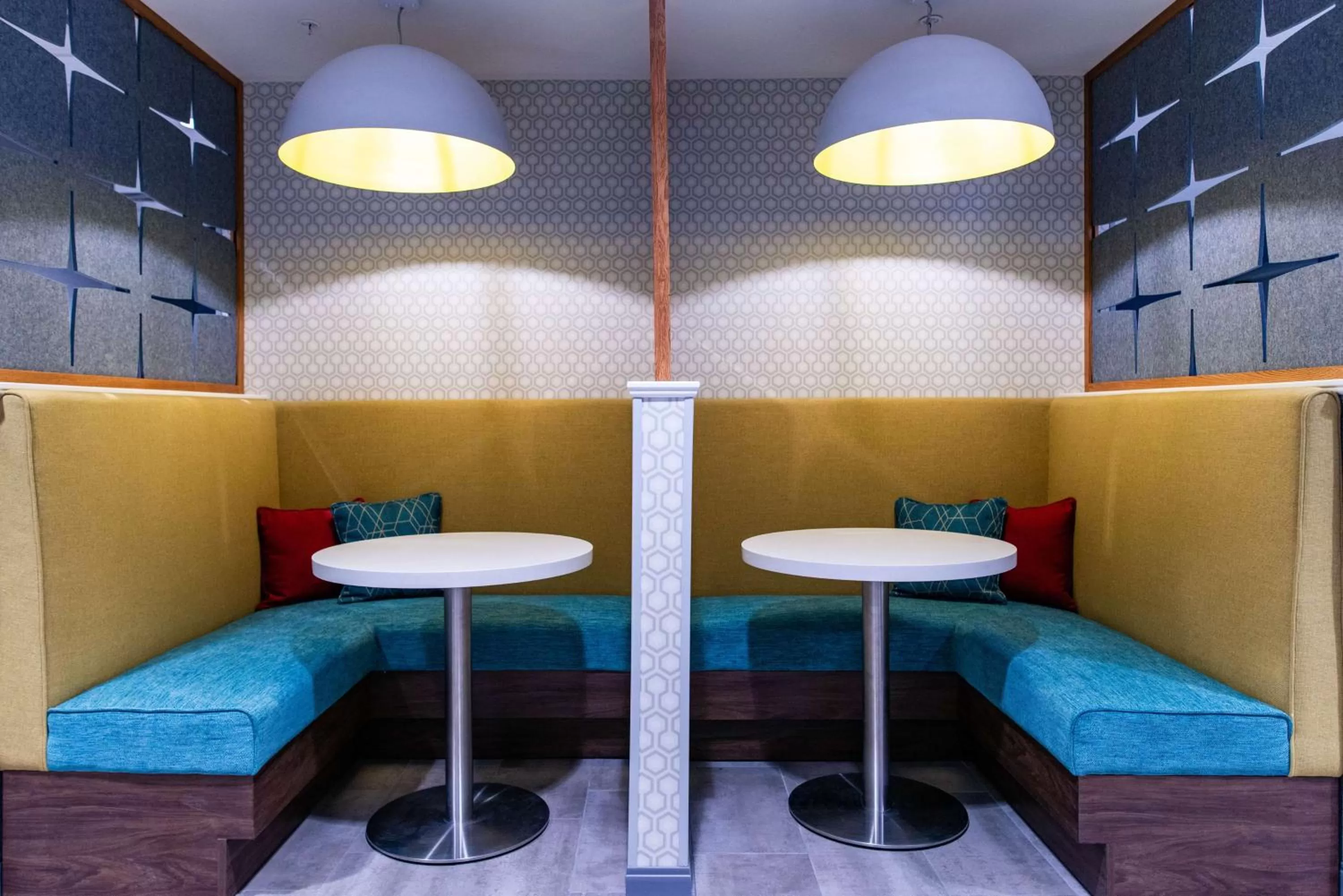 Property building in Hampton Inn Paris IL, IL