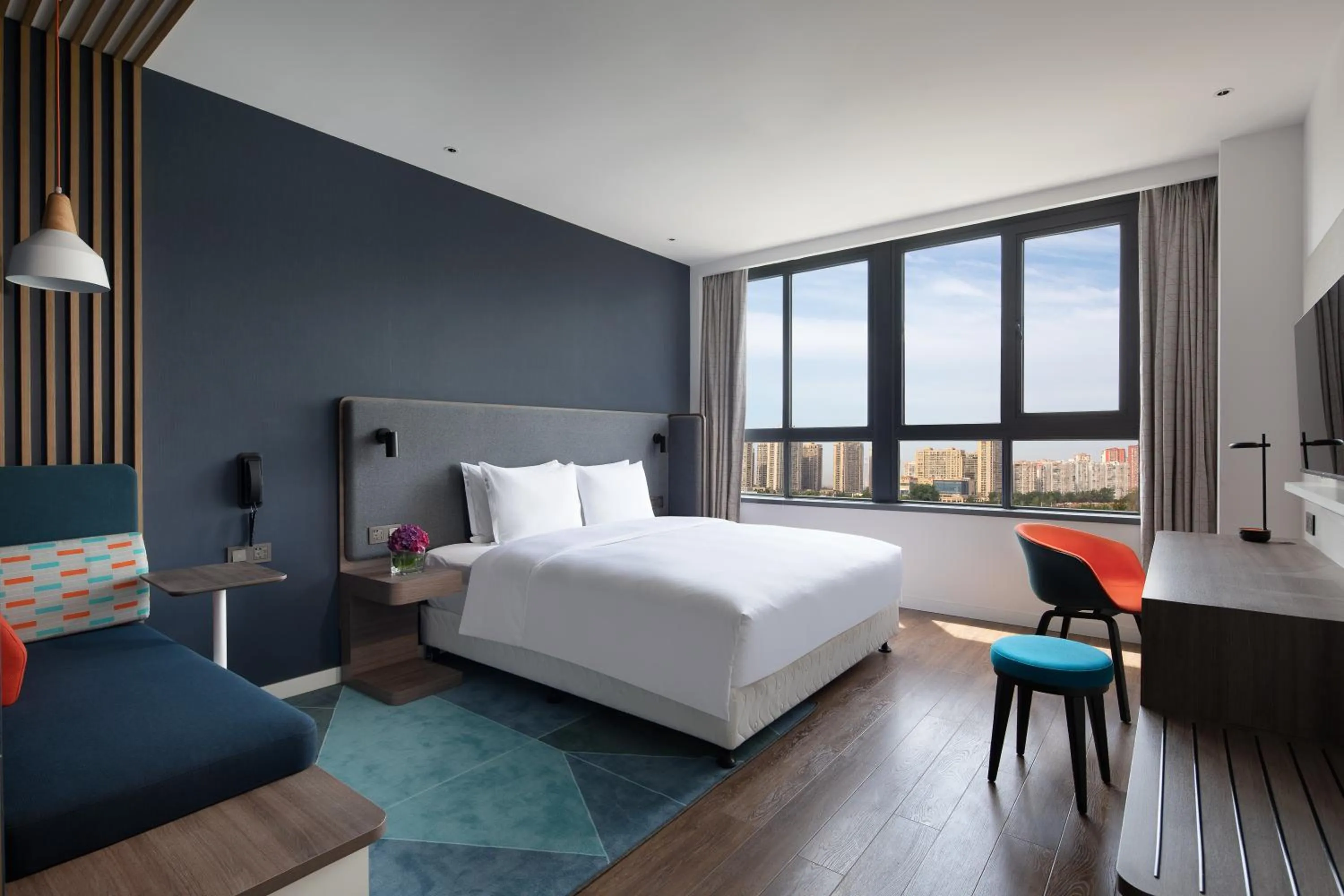 Photo of the whole room, Bed in Holiday Inn Express Chengdu Longquanyi North by IHG