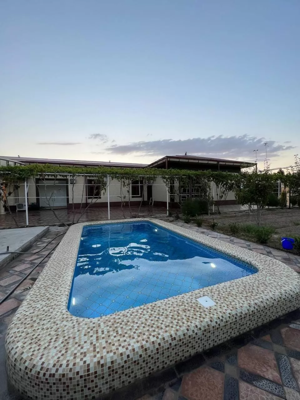Swimming pool in Samarabonu Hotel