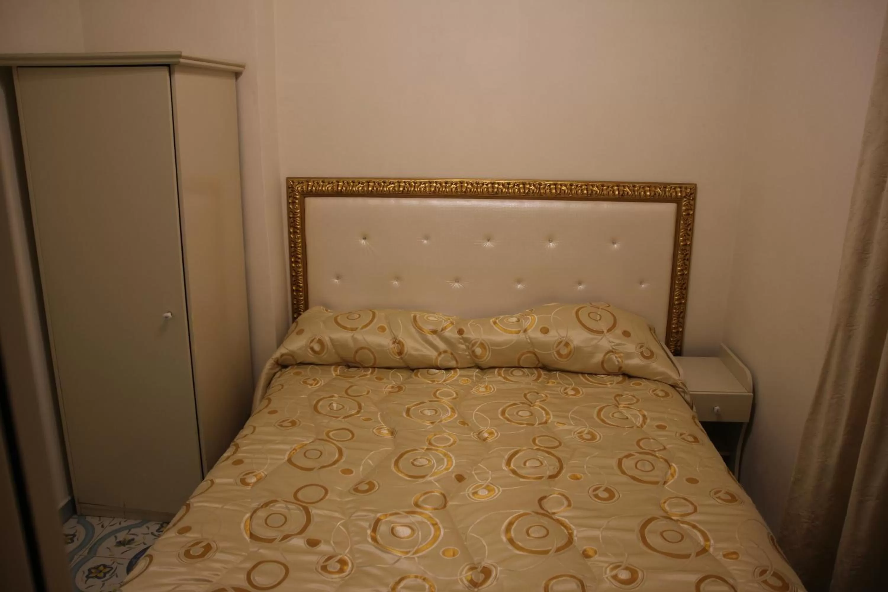 Bedroom, Bed in beb rosy central station