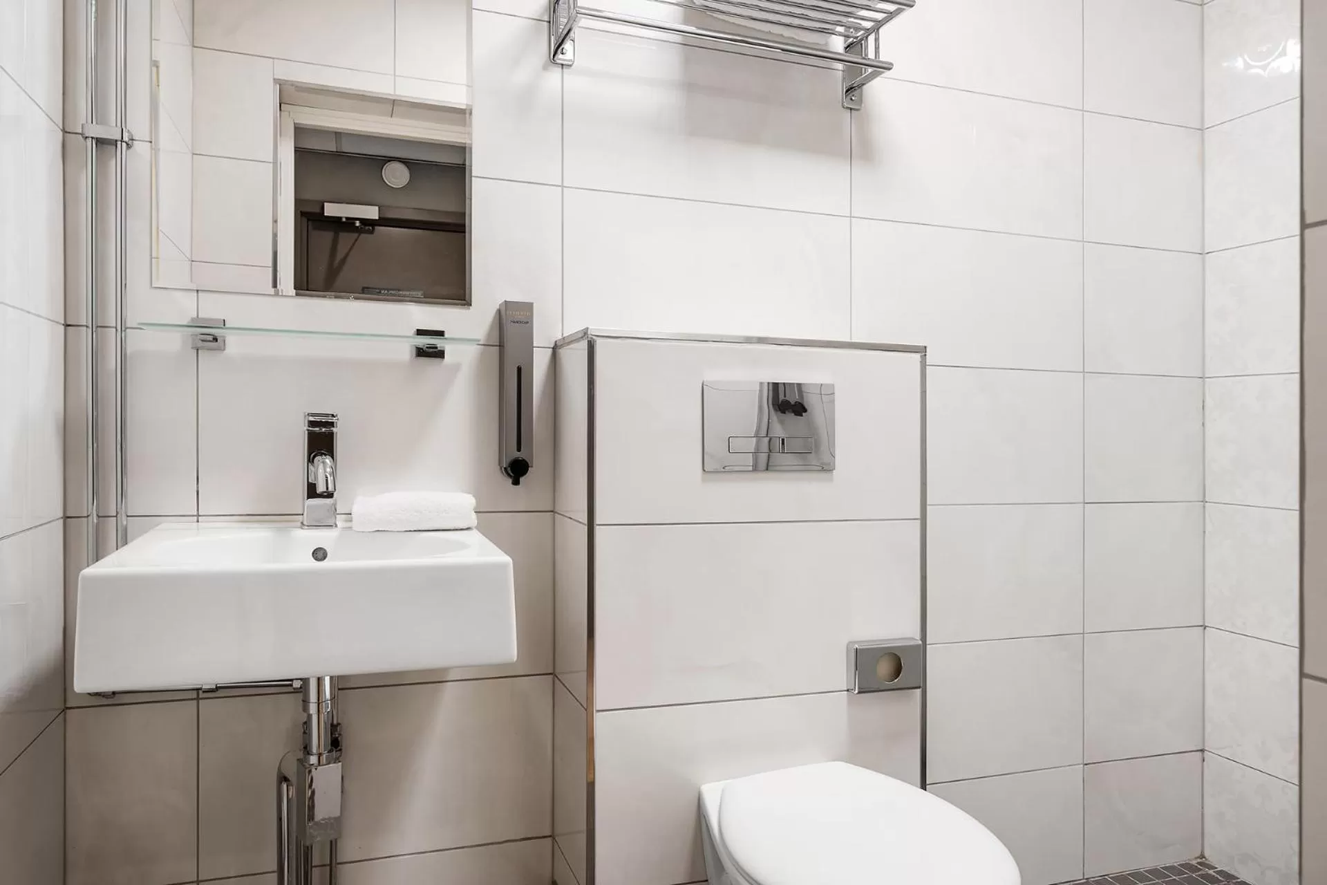 Shower in Hotel Point