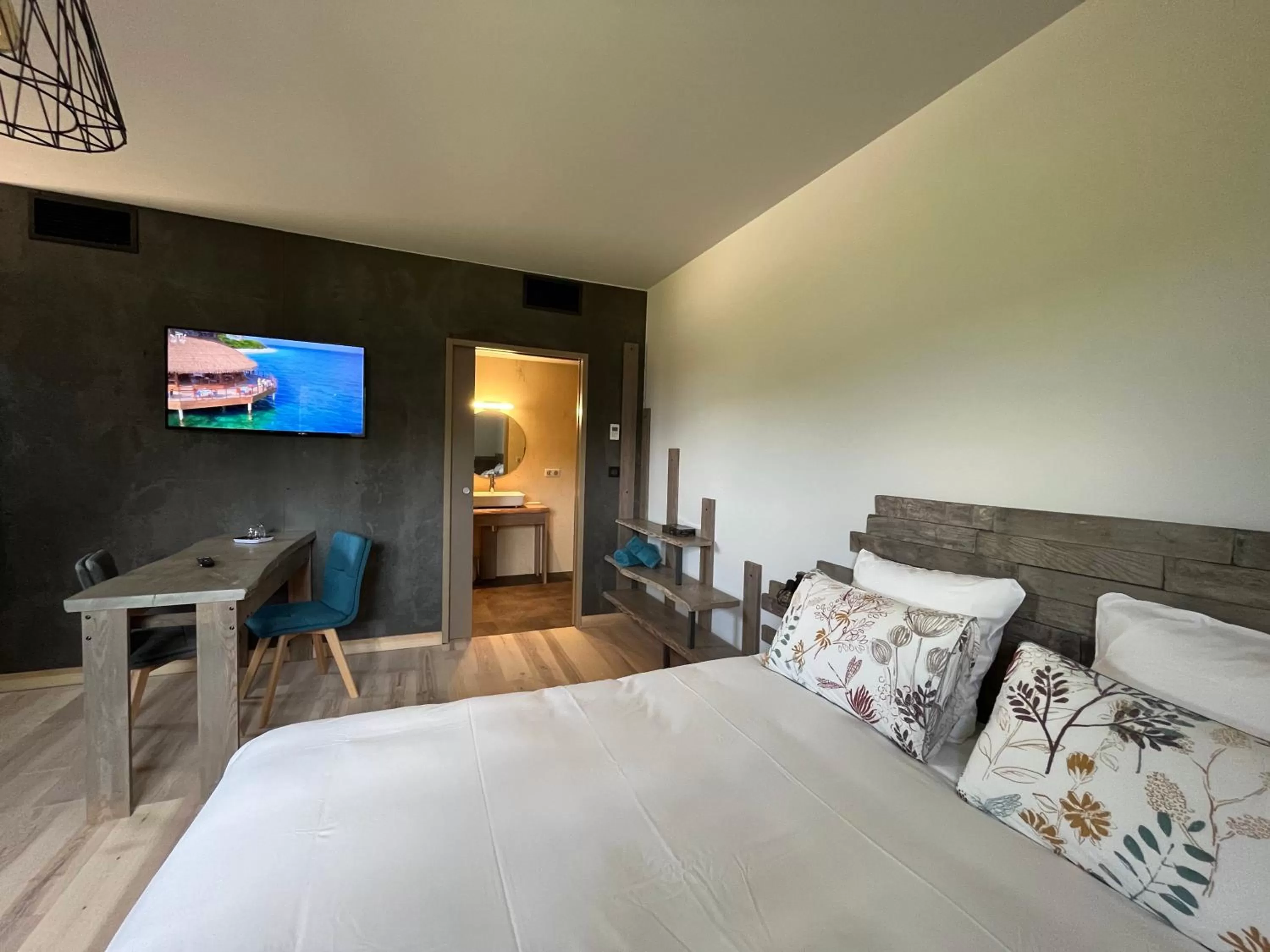 Bed in Hôtel En Tilleul