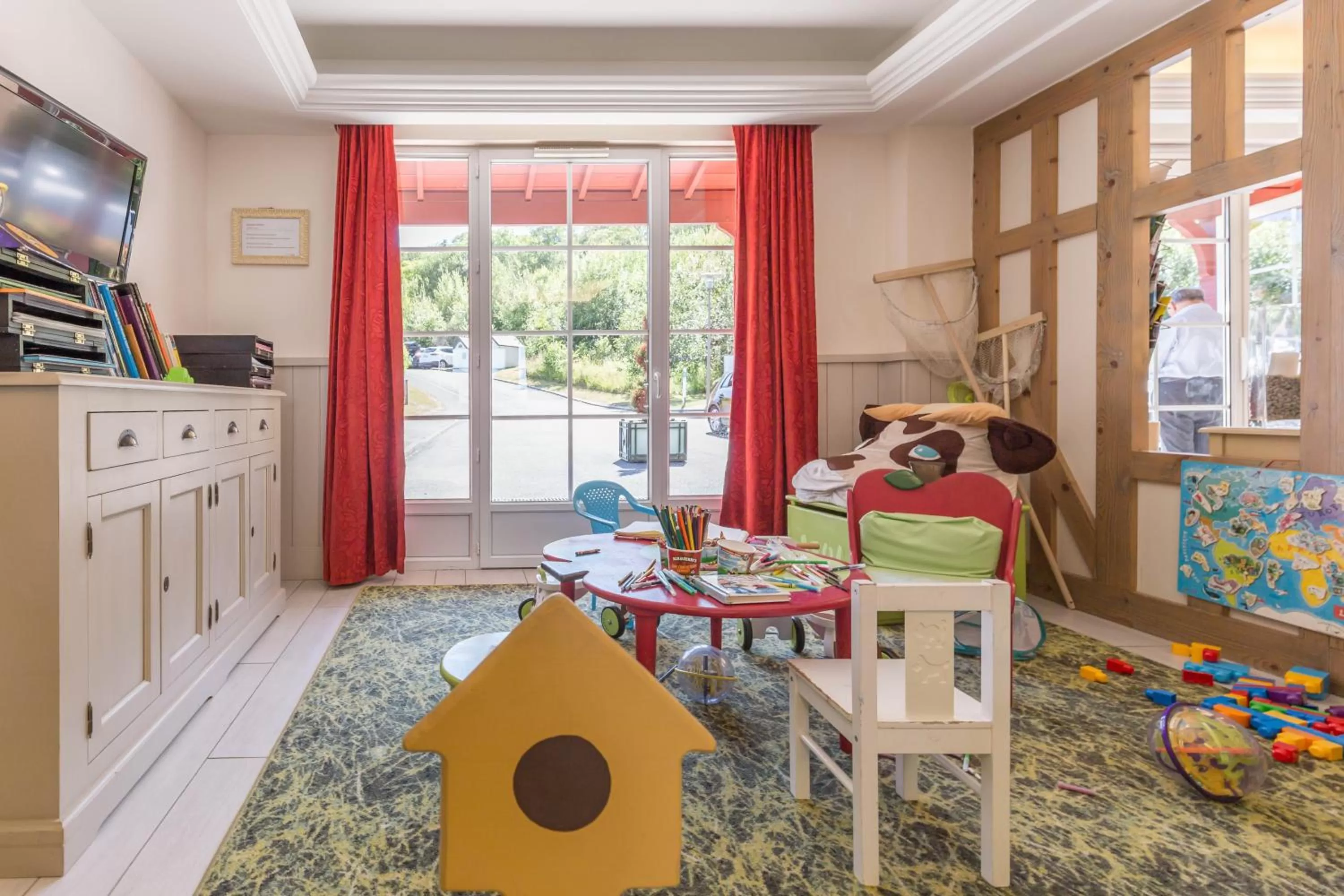 Communal lounge/ TV room in Pierre & Vacances Premium Residence & Spa Houlgate