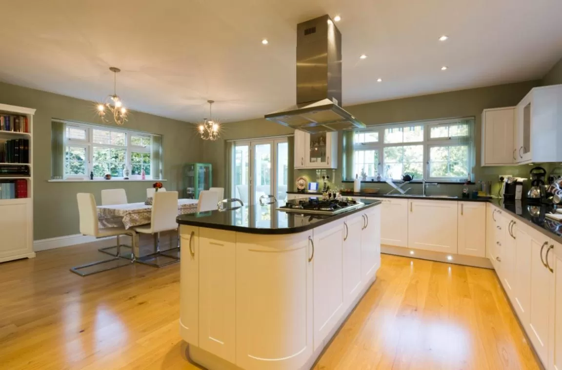 Dining area in Leafy Suburban Bed and Breakfast