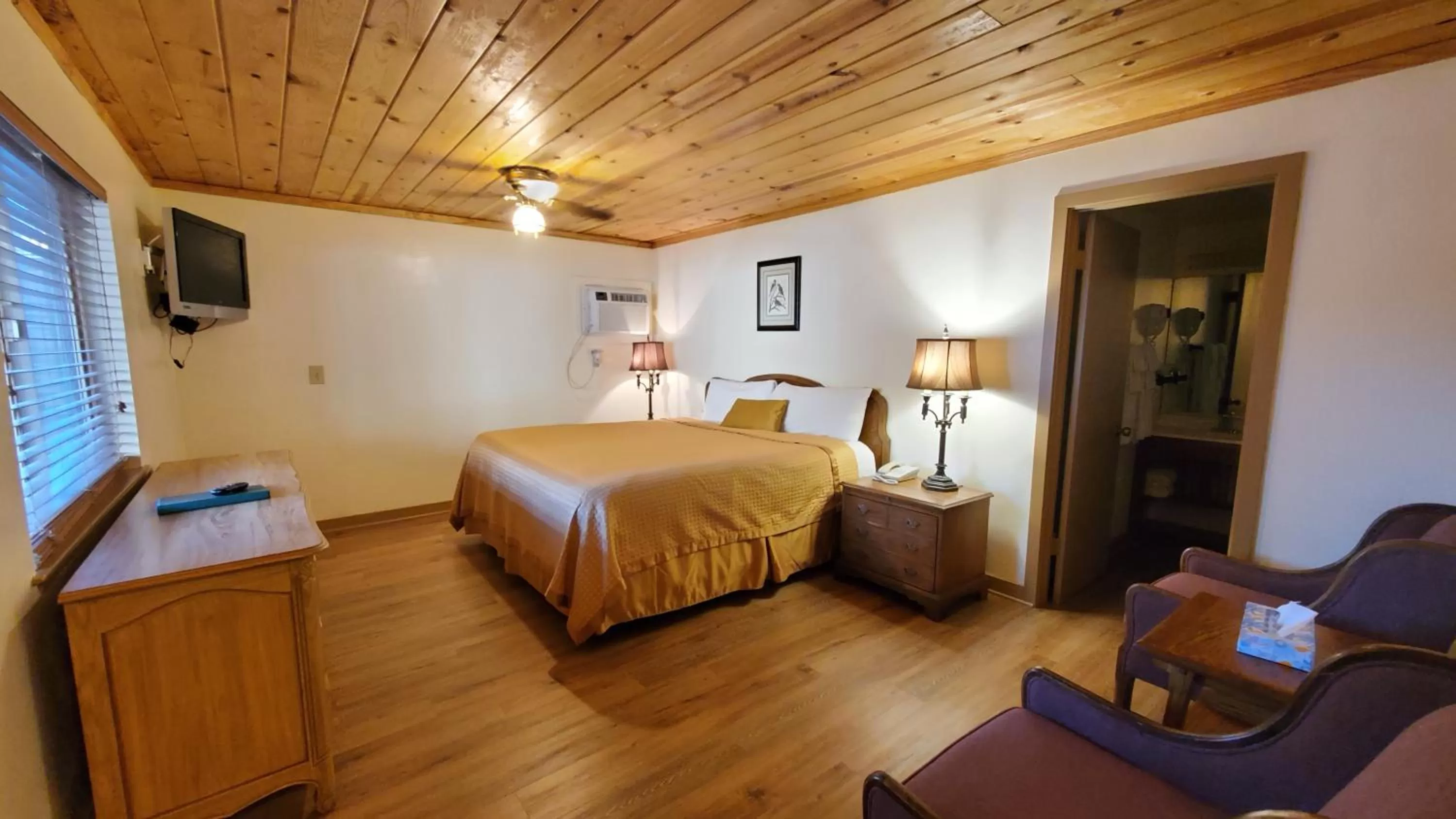 Bed in Kernville Inn