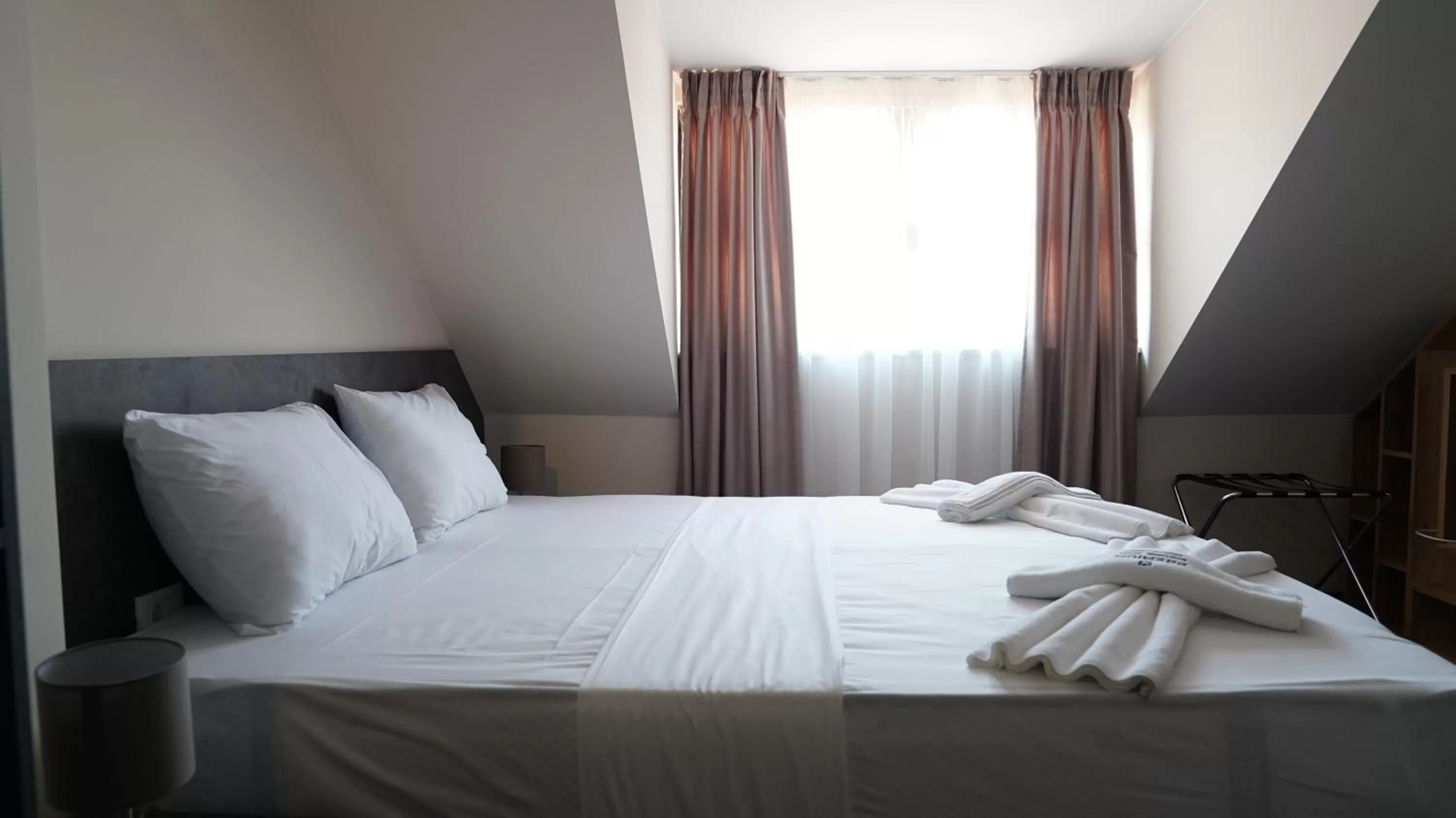 Bed in Hotel Premium