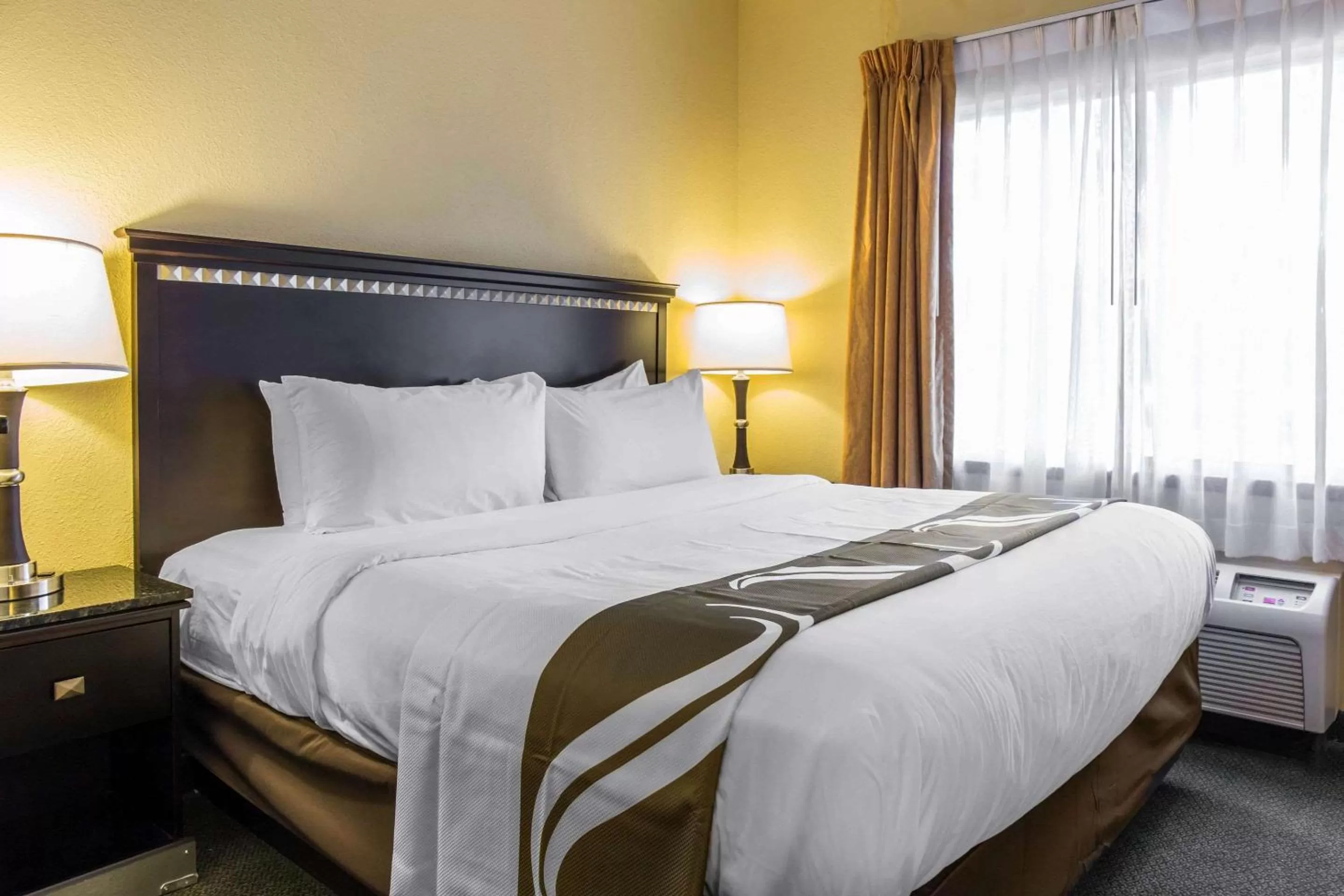 Photo of the whole room, Bed in Mi Casa Hotel